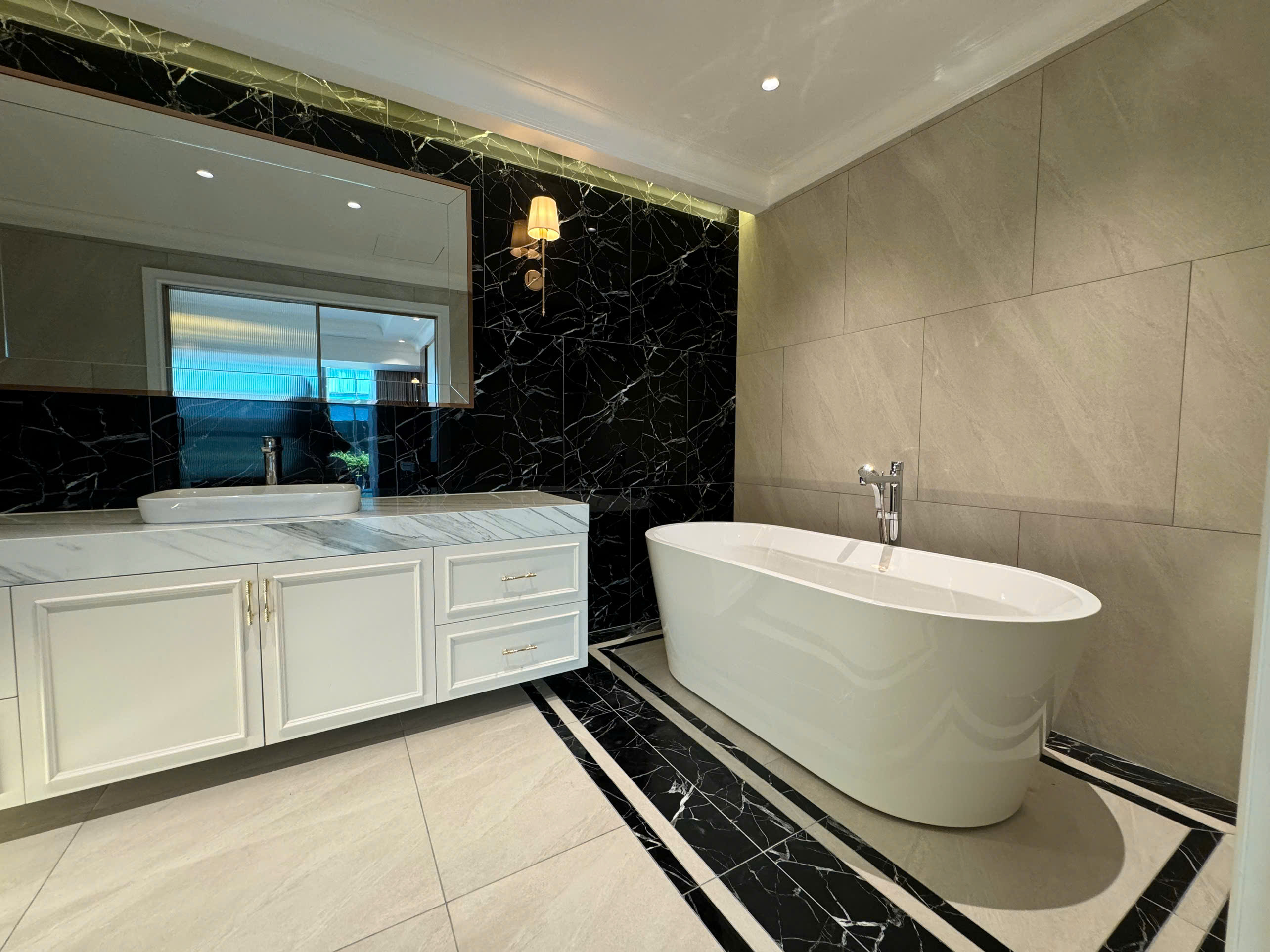 Bán hoặc cho thuê căn hộ cao cấp Vincom Center Quận 1 có 3 phòng ngủ, đầy đủ nội thất 10