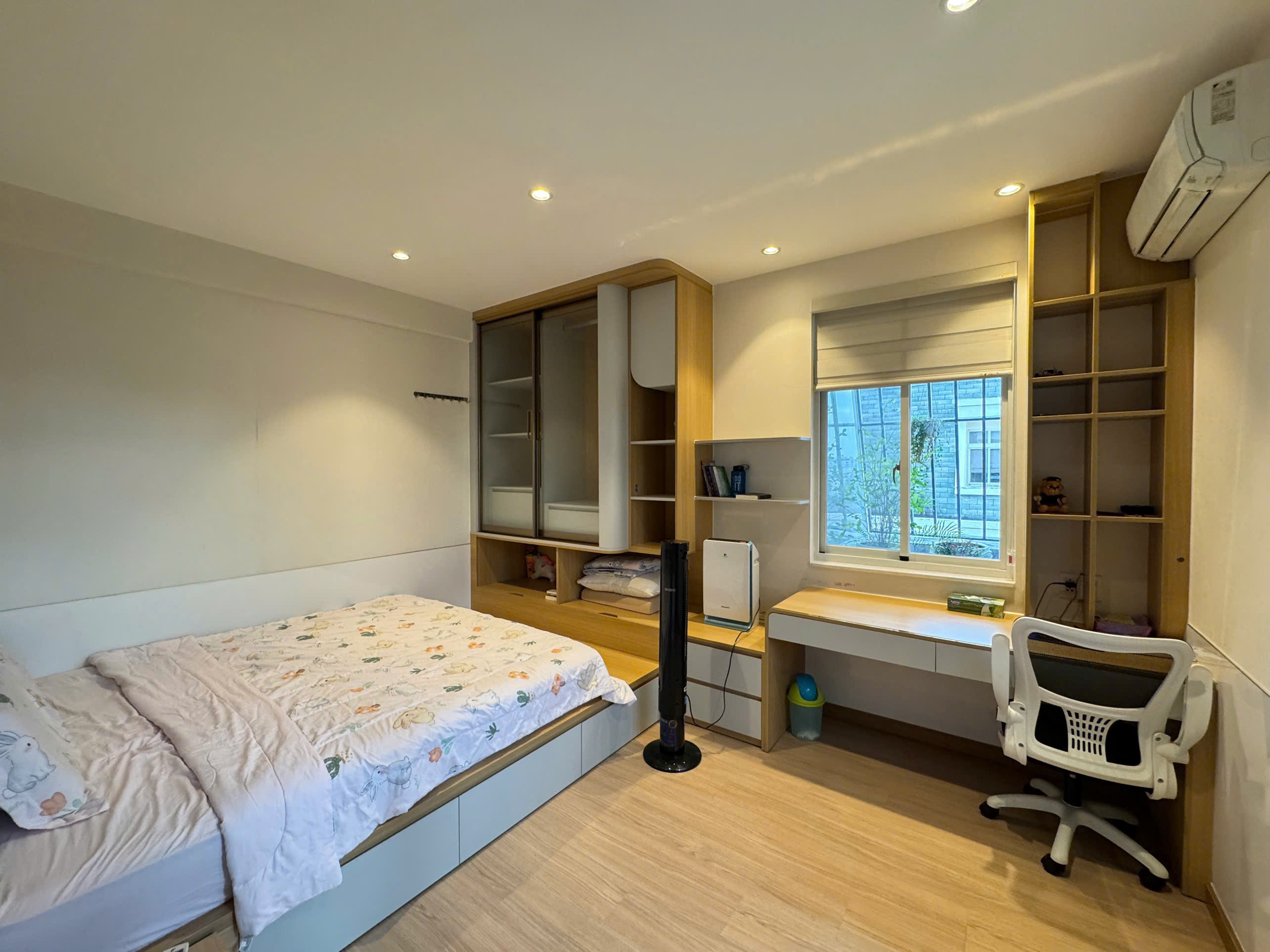 Duplex apartment for sale in Canh Vien Phu My Hung, District 7 designed 4 bedrooms super beautiful corner apartment with European furniture, 10th floor – 170m2 3