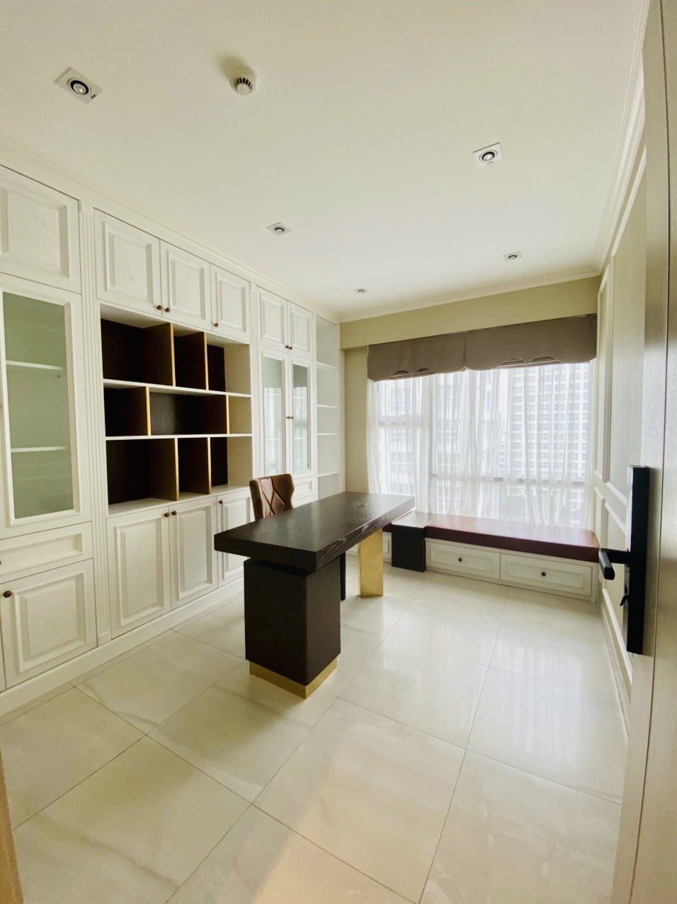 Duplex Happy Valley Premier apartment for rent in Phu My Hung, District 7 has 3 bedrooms with full a 7