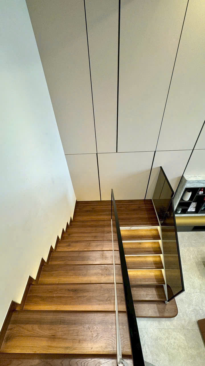 Bán căn hộ Duplex Mỹ Khánh 3 Phú Mỹ Hưng, Quận 7 có 5 phòng ngủ, ban công dài, ô xe 14.56m2 1