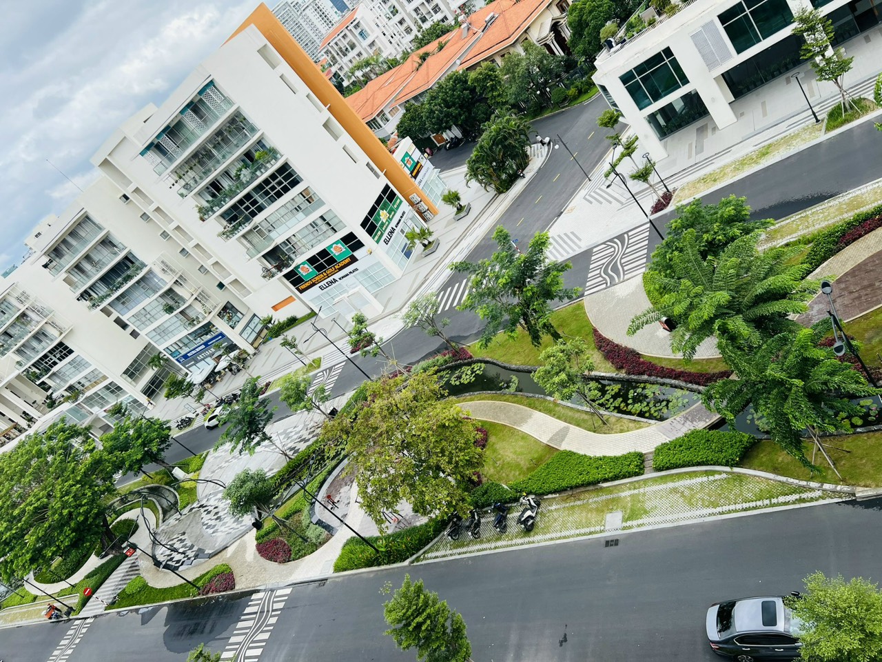Cho thuê căn hộ Garden Court Phú Mỹ Hưng, Quận 7 có 3 phòng ngủ, view kênh đào 9