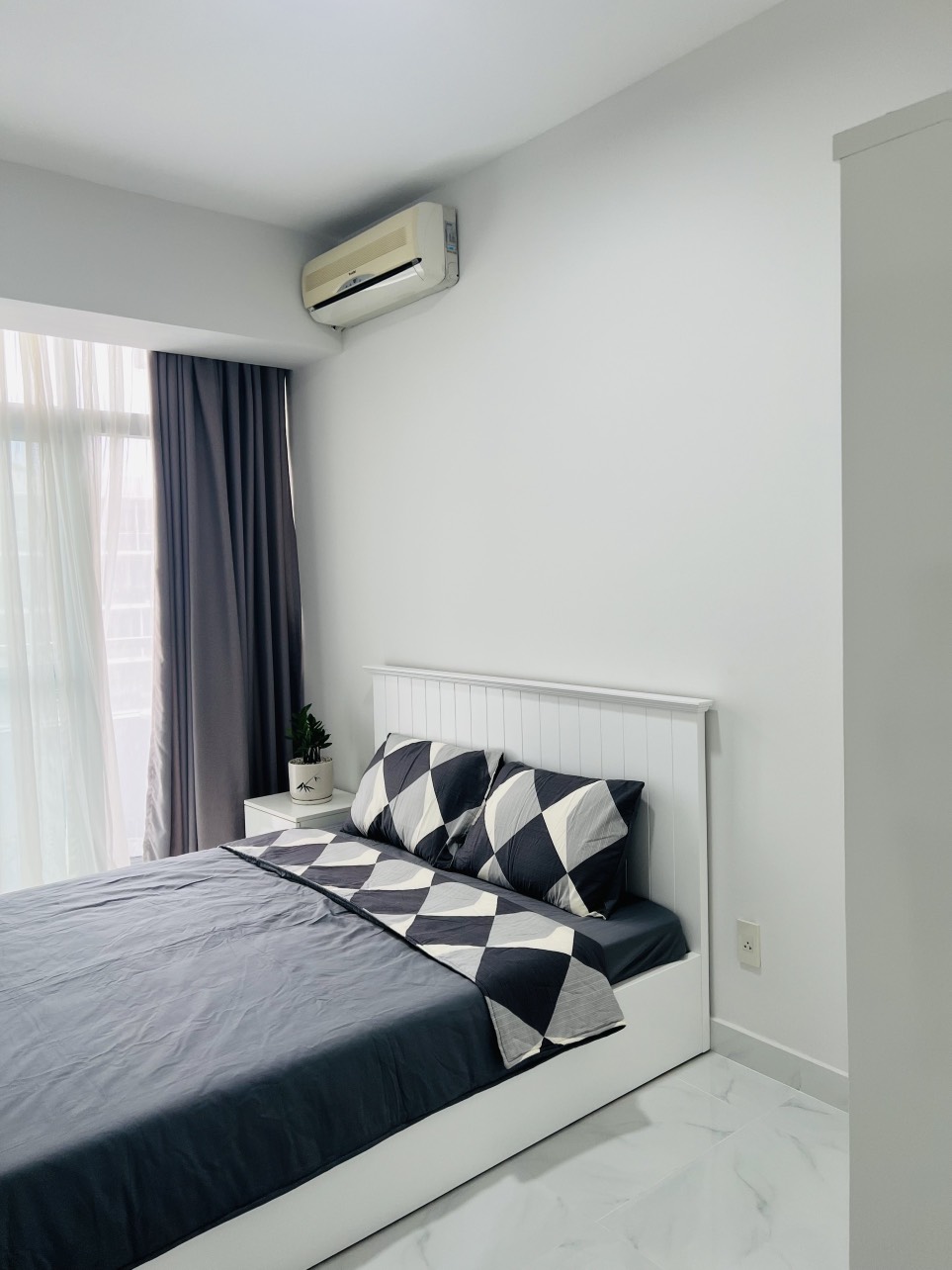 Cho thuê căn hộ Garden Court Phú Mỹ Hưng, Quận 7 có 3 phòng ngủ, view kênh đào 8