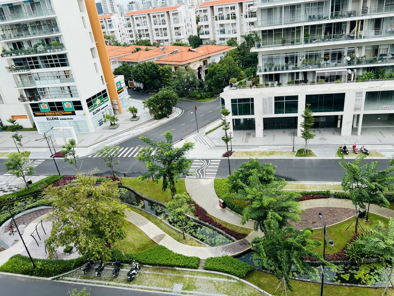 Cho thuê căn hộ Garden Court Phú Mỹ Hưng, Quận 7 có 3 phòng ngủ, view kênh đào 1