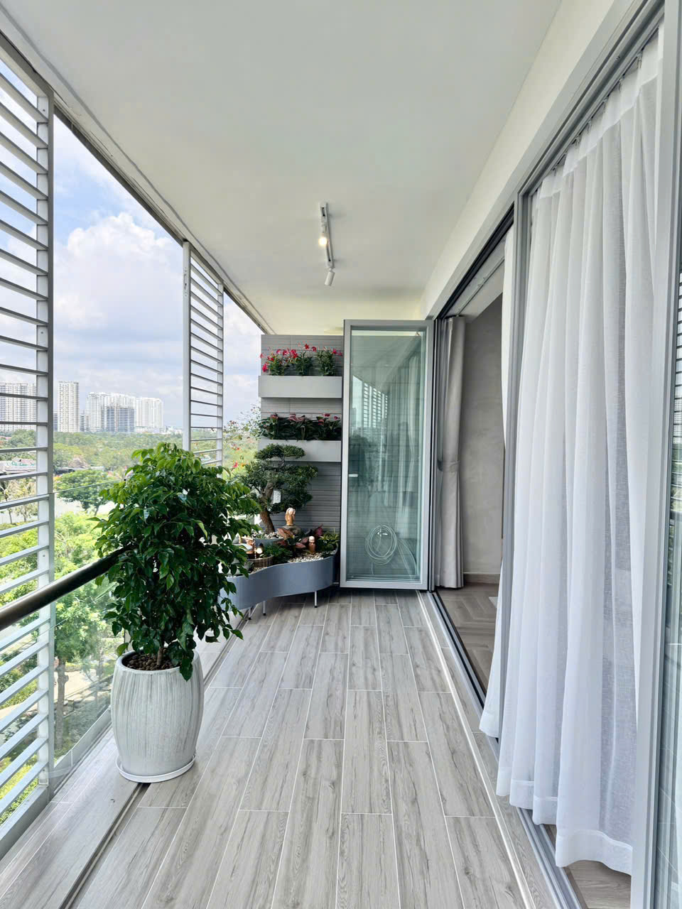 Cho thuê căn hộ Garden Plaza 1 Phú Mỹ Hưng, Quận 7 có 3 phòng ngủ ban công dài view sông – 153.32m2 8