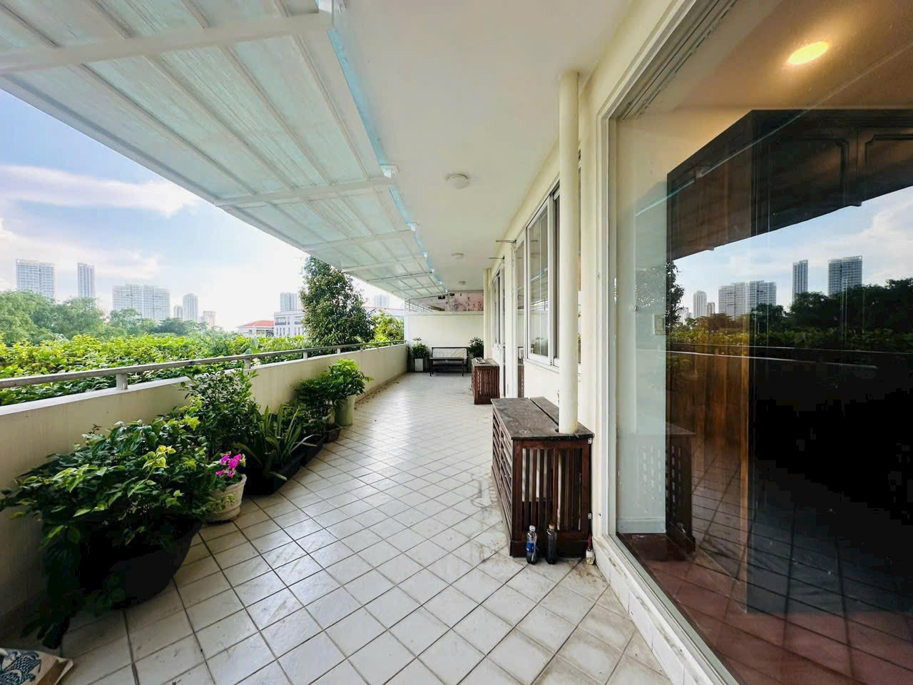 Cho thuê căn hộ Grand View D Phú Mỹ Hưng, Quận 7 có 3 phòng ngủ, ban công rộng 3