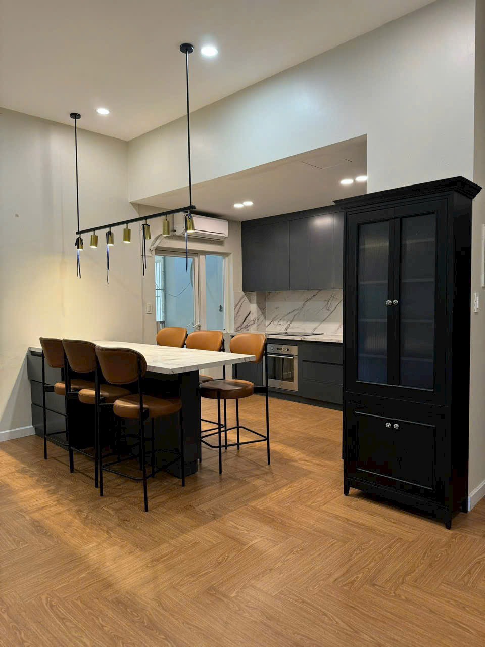 Cho thuê căn hộ Grand View D Phú Mỹ Hưng, Quận 7 có 3 phòng ngủ, ban công rộng