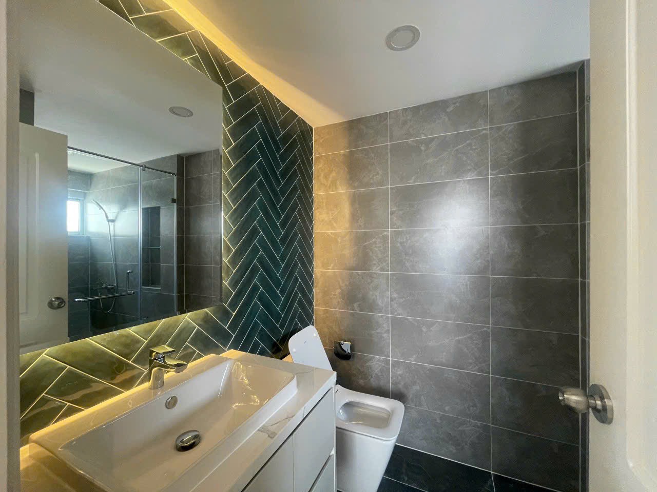 Grand View apartment for rent in Phu My Hung, District 7, new house with 3 bedrooms, high floor 5