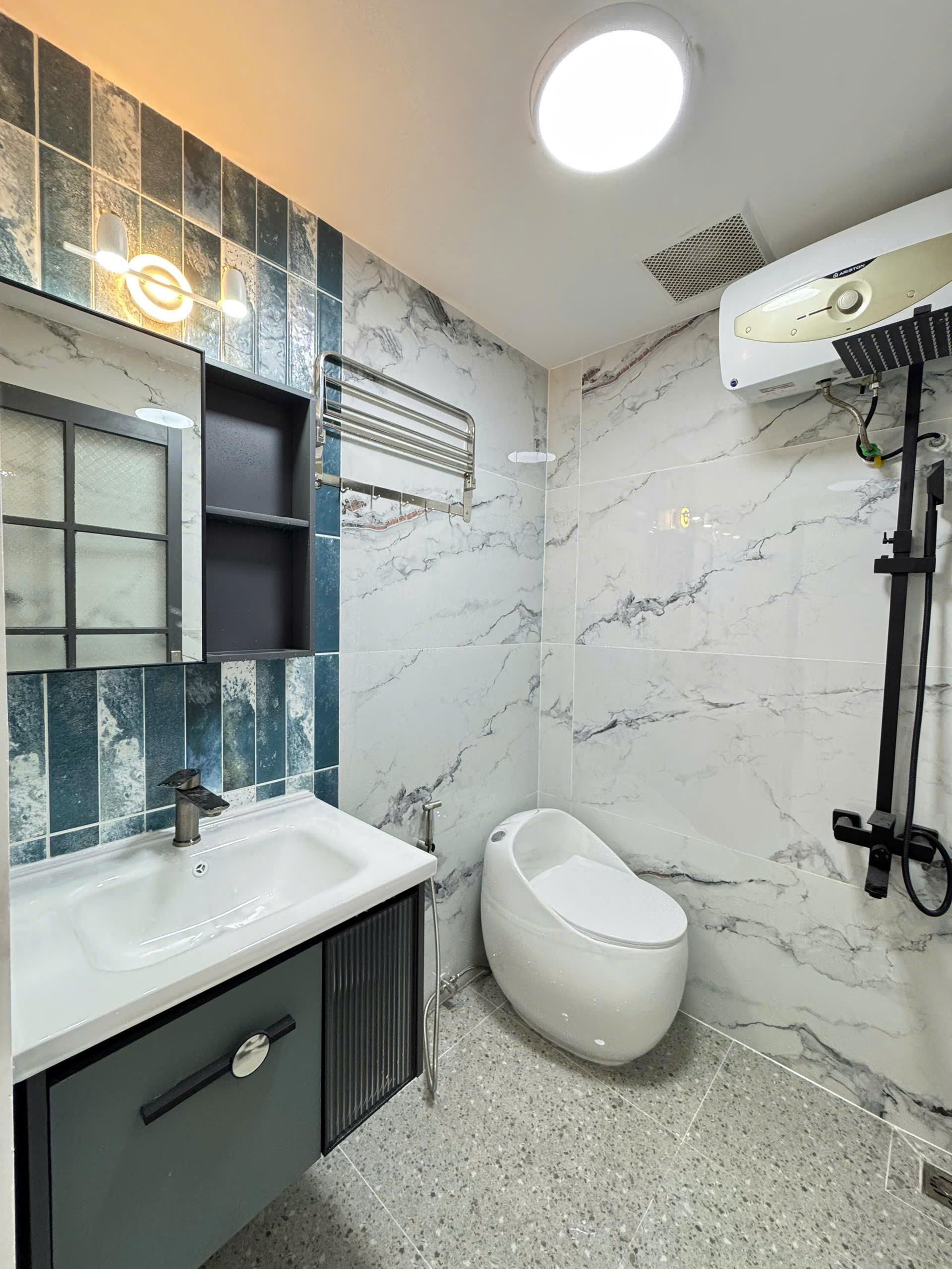 Bán căn hộ Hưng Vượng 2 Phú Mỹ Hưng, Quận 7 nhà mới đẹp có 2 phòng ngủ, lầu 5 2