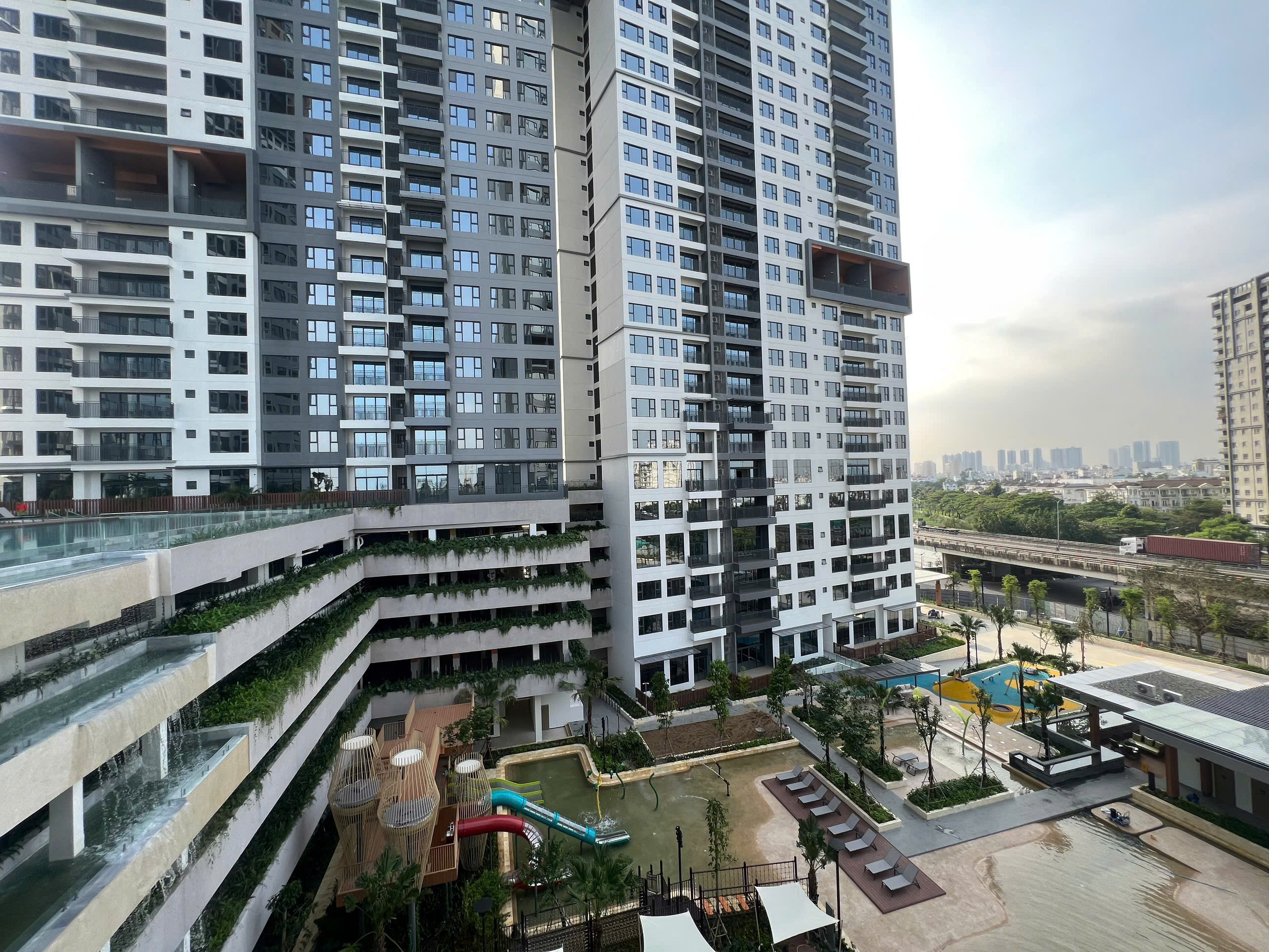 Cho thuê căn hộ The Infiniti Riviera Point Quận 7 thiết kế 3 phòng ngủ view nội khu lầu 10 – 135m2