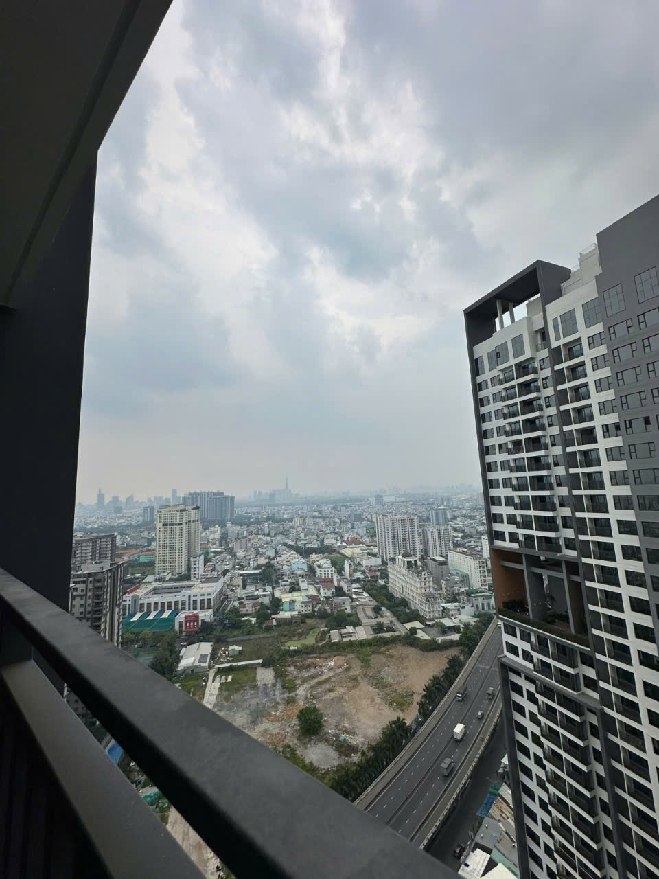 Cho thuê căn hộ The Infiniti Riviera Point, Quận 7 có 2 phòng ngủ nội thất cơ bản, lầu 23 – 84m2 5