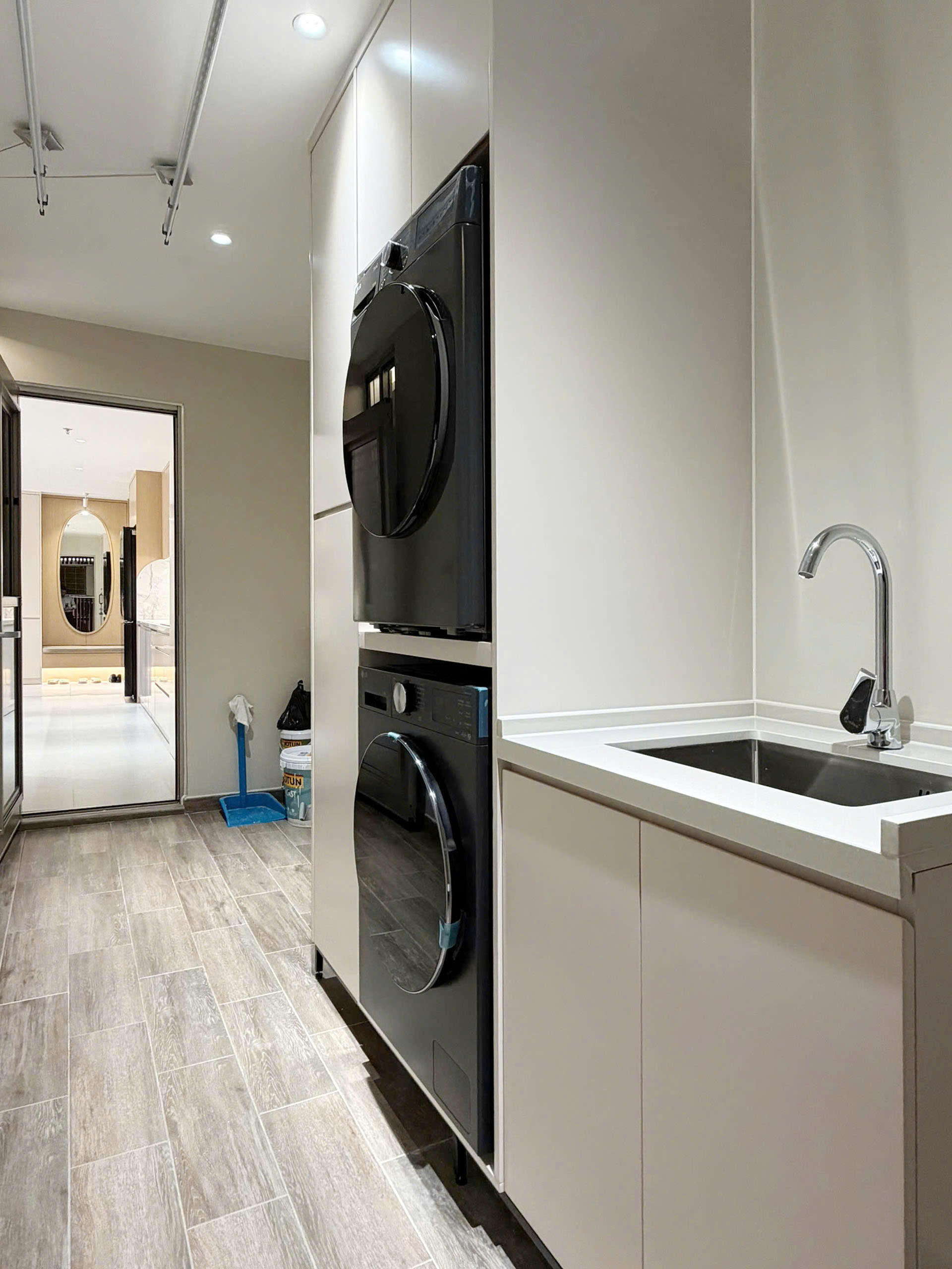 Bán hoặc cho thuê căn hộ Midtown Phú Mỹ Hưng thiết kế 3 phòng ngủ view sông lầu 6 – 121m2 3