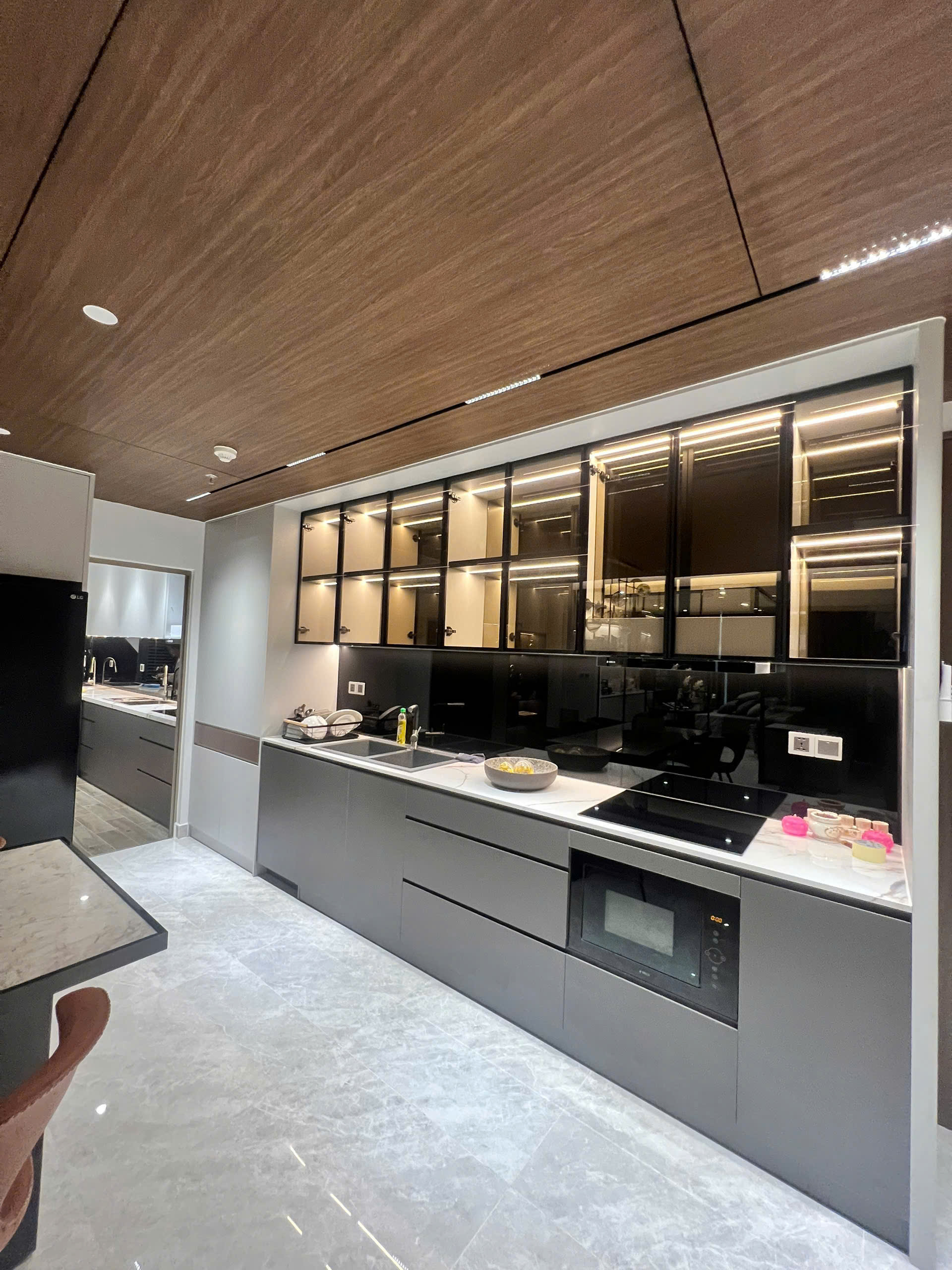 Selling or renting Midtown apartment M8 Phu My Hung, beautiful new house as pictured, block D, low floor – 124.14m2 3