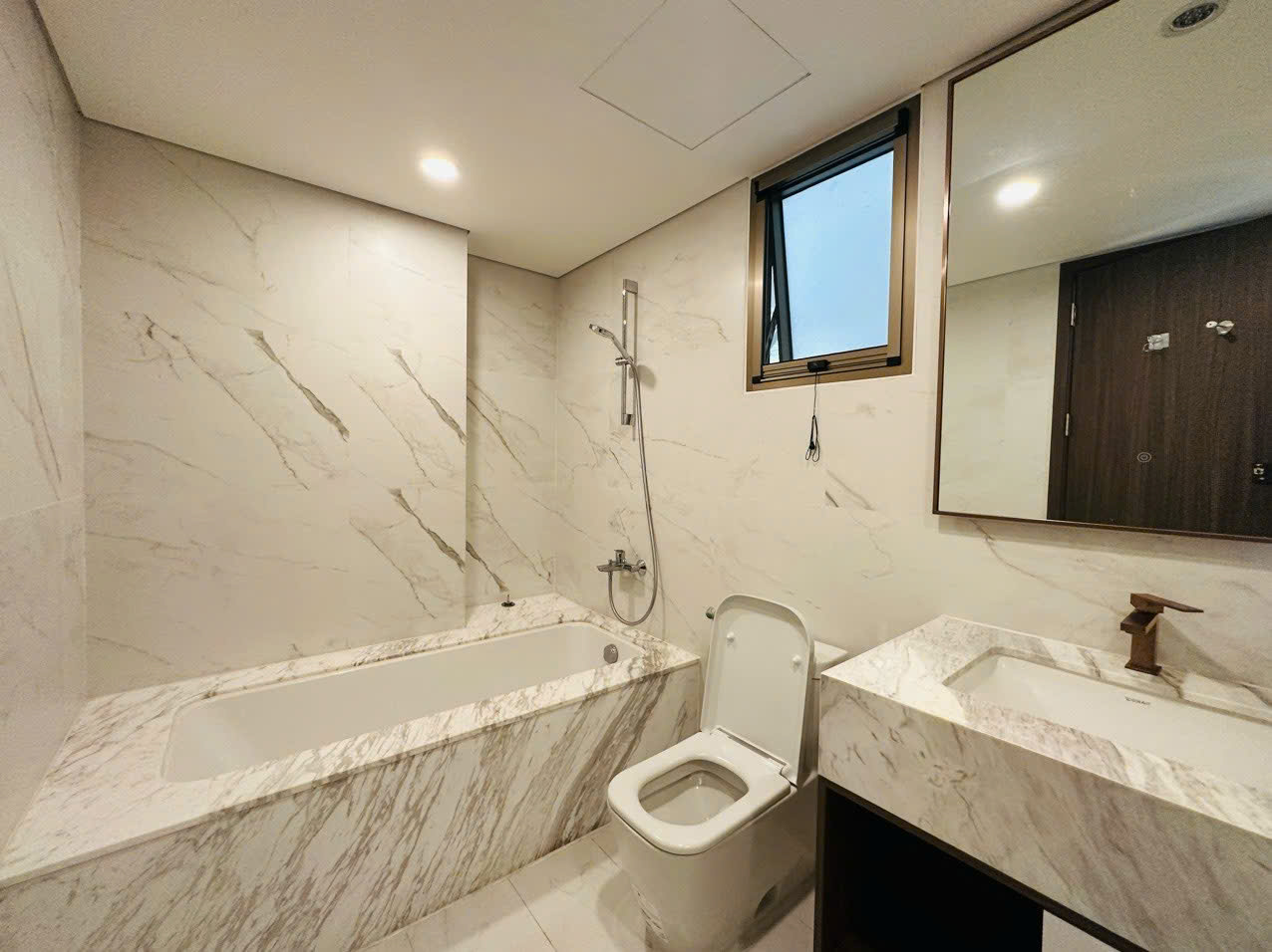 Bán hoặc cho thuê căn hộ cao cấp Midtown Phú Mỹ Hưng, Quận 7 nhà mới đẹp có 3 phòng ngủ 4