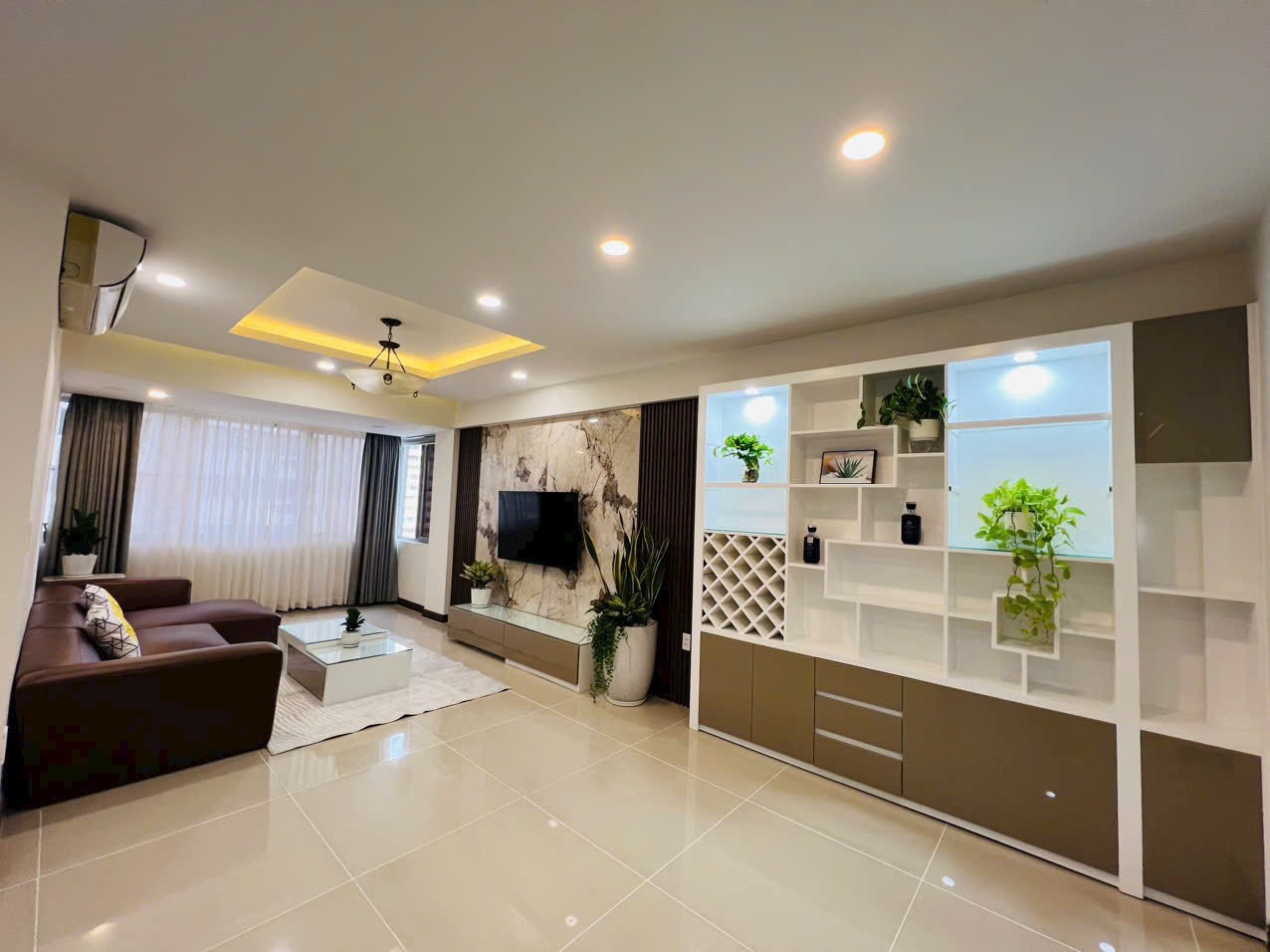Bán căn hộ Mỹ Khánh 1 Phú Mỹ Hưng, Quận 7 căn góc 3 phòng ngủ, view hồ bơi hướng Đông Bắc