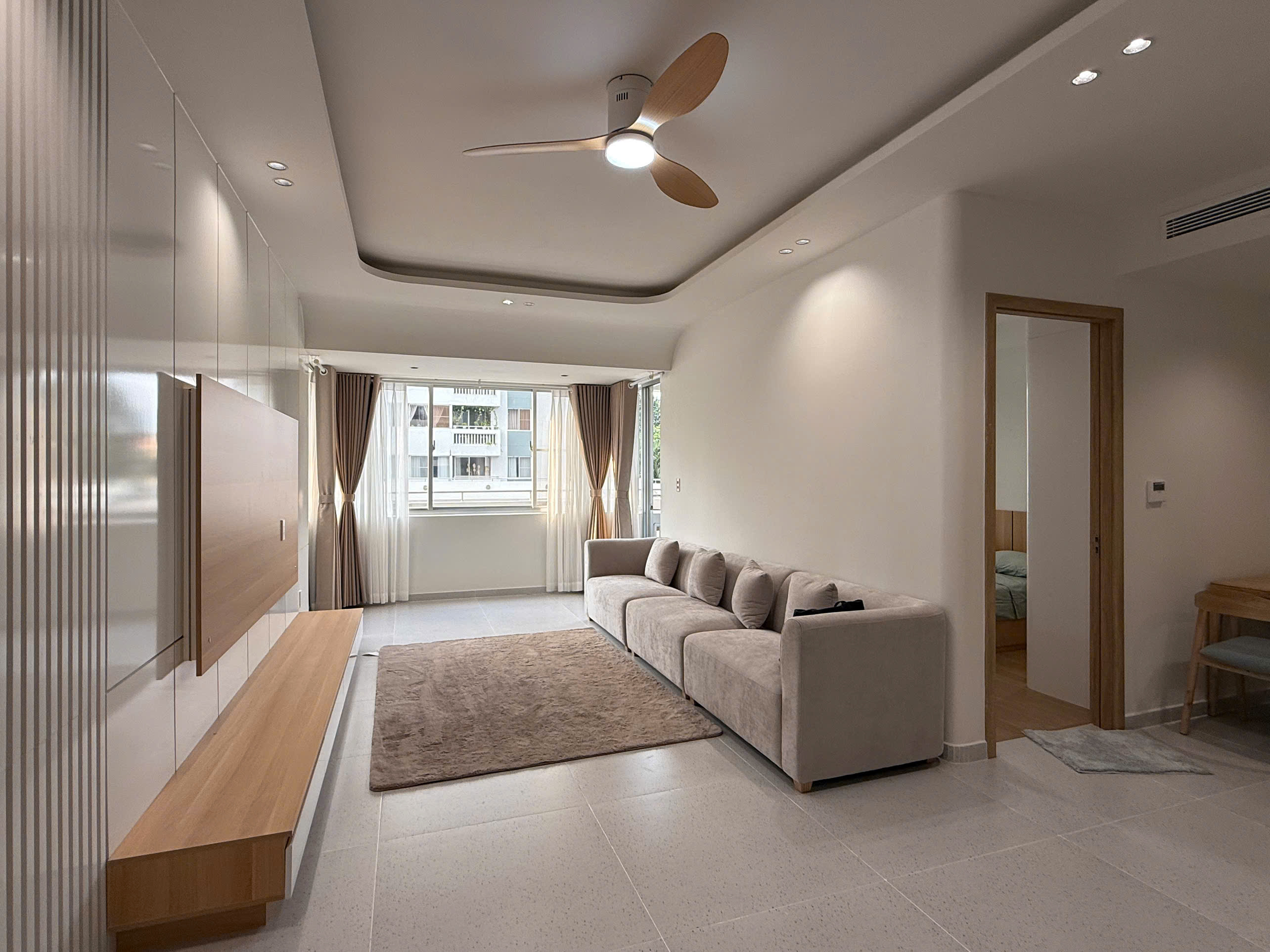 Bán căn hộ Mỹ Khánh 4 Phú Mỹ Hưng, Quận 7 căn góc thiết kế 3 phòng ngủ, có ô xe view hồ bơi, lầu thấ 2