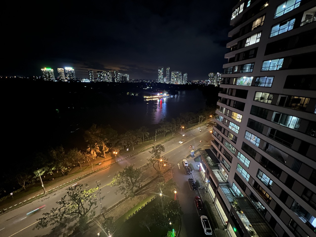 Panorama apartment for rent in Phu My Hung, District 7 with 3 bedrooms, river view 2