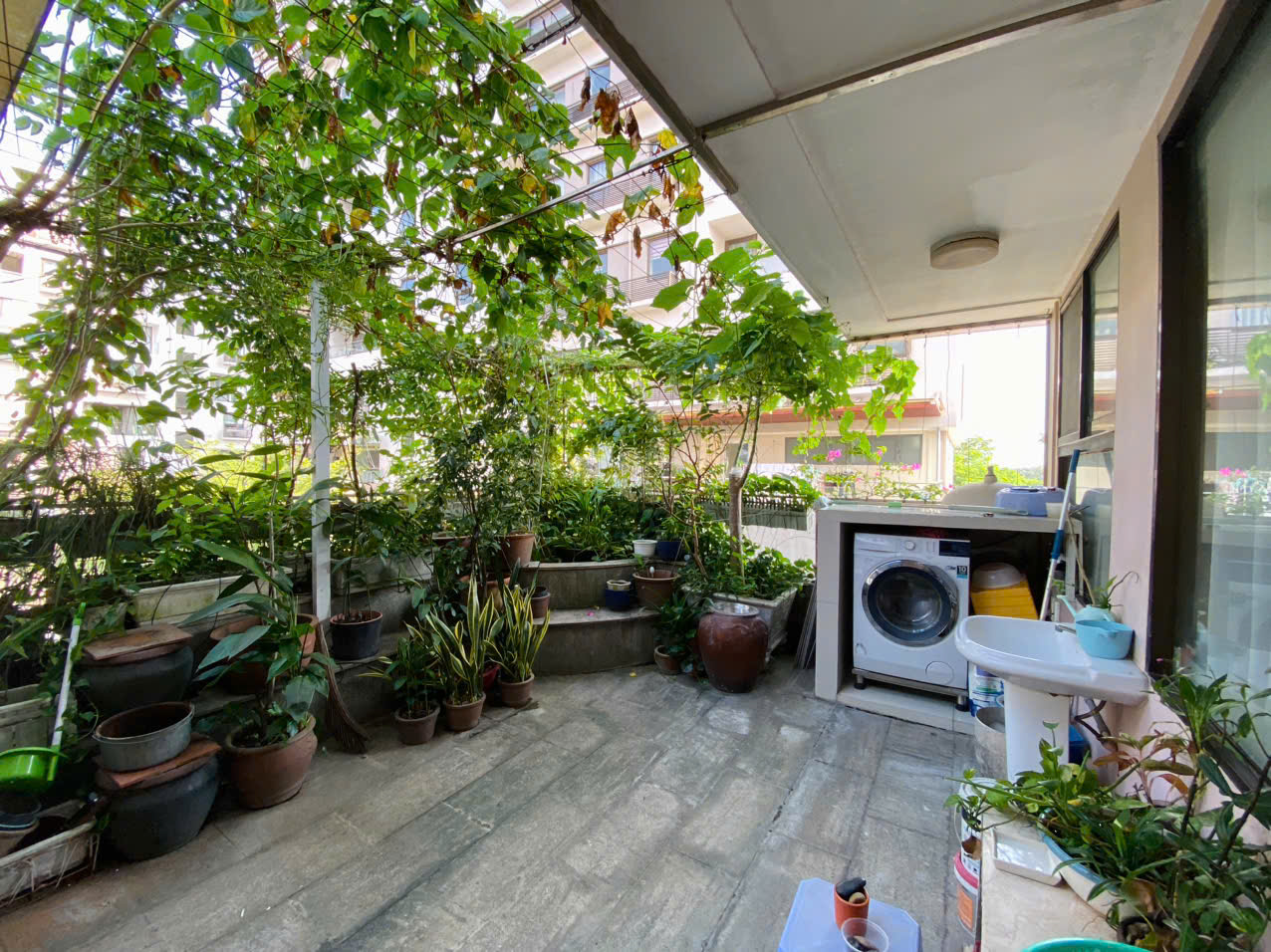 Bán hoặc cho thuê căn hộ Panorama Phú Mỹ Hưng, Quận 7 có 2 phòng ngủ, 2 ban công rộng, sân vườn 11