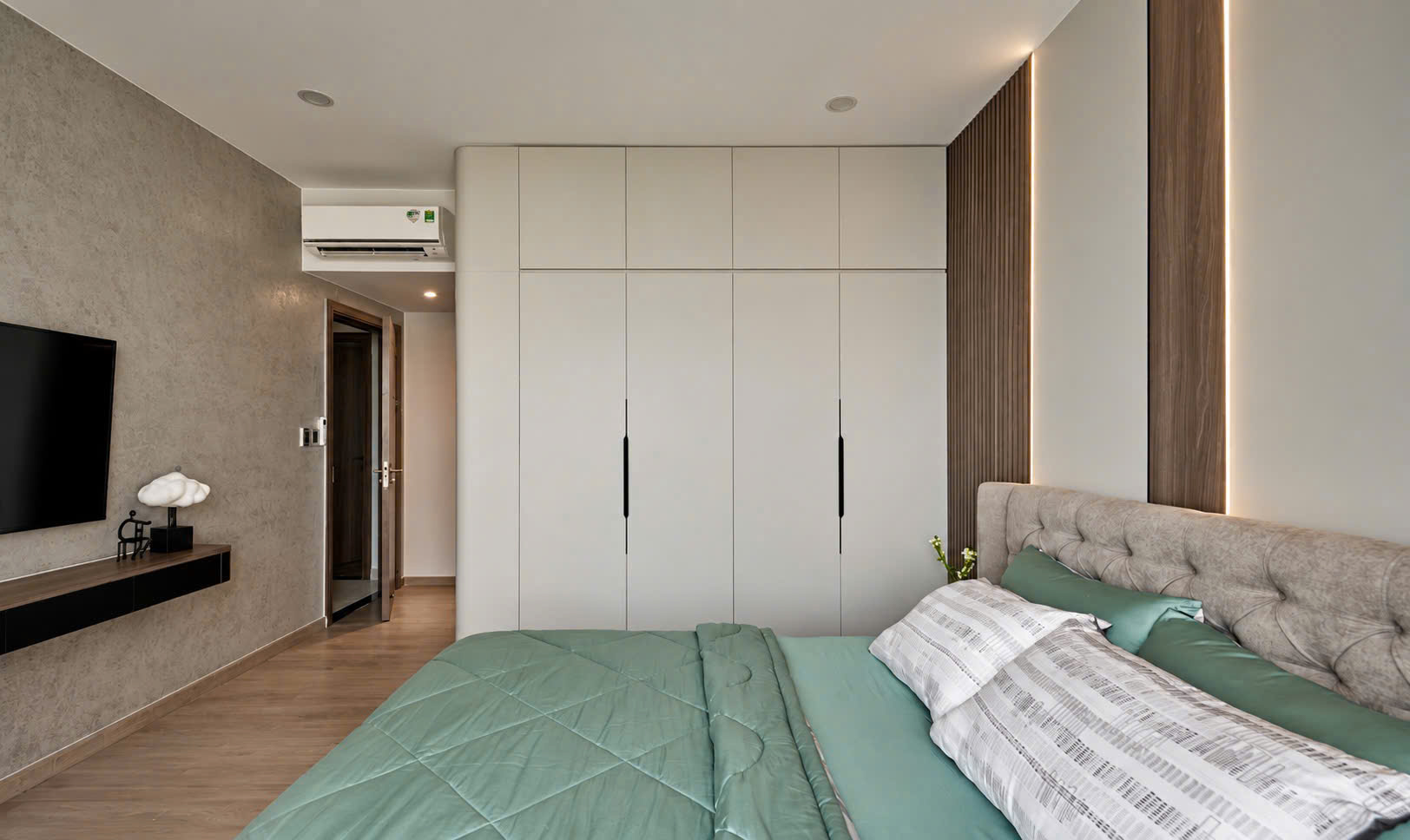 Luxury apartment for sale Riverpark Residence Phu My Hung designed 3 bedrooms on the high floor with fireworks view – 135m2 2