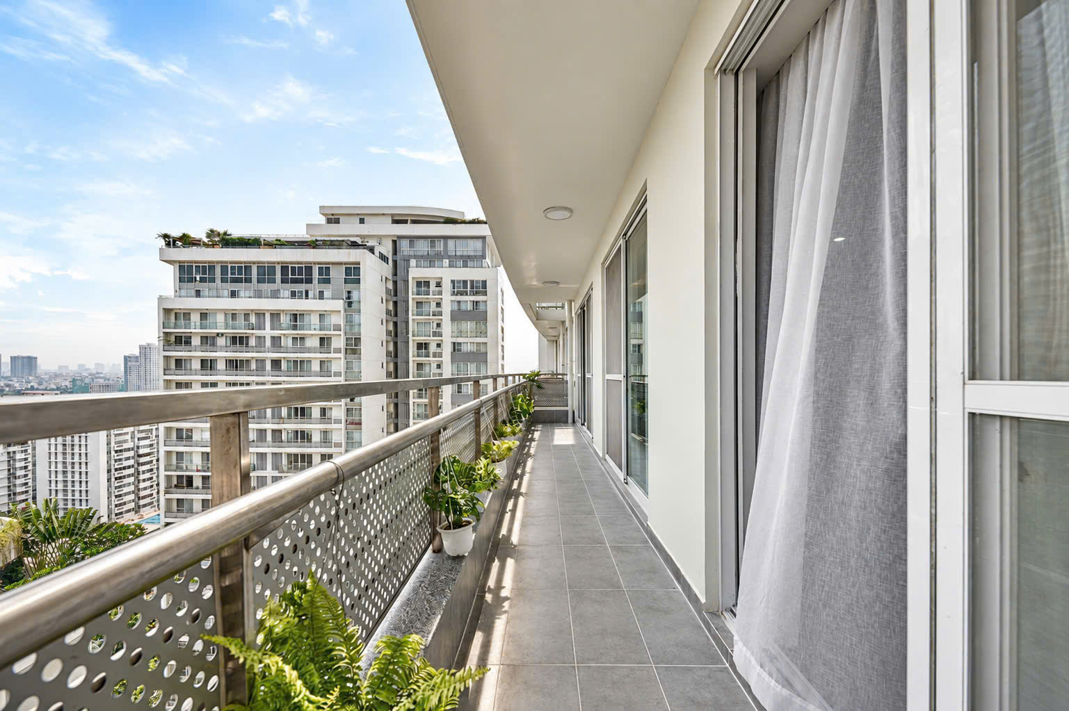 Luxury apartment for sale Riverpark Residence Phu My Hung designed 3 bedrooms on the high floor with fireworks view – 135m2 14