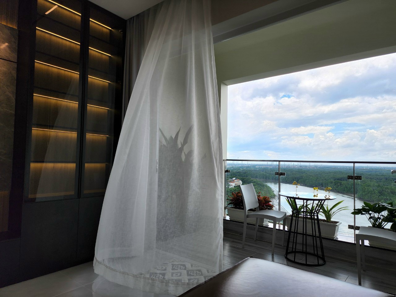 Riverside Residence Phu My Hung apartment for sale, District 7 has 3 bedrooms river view 2