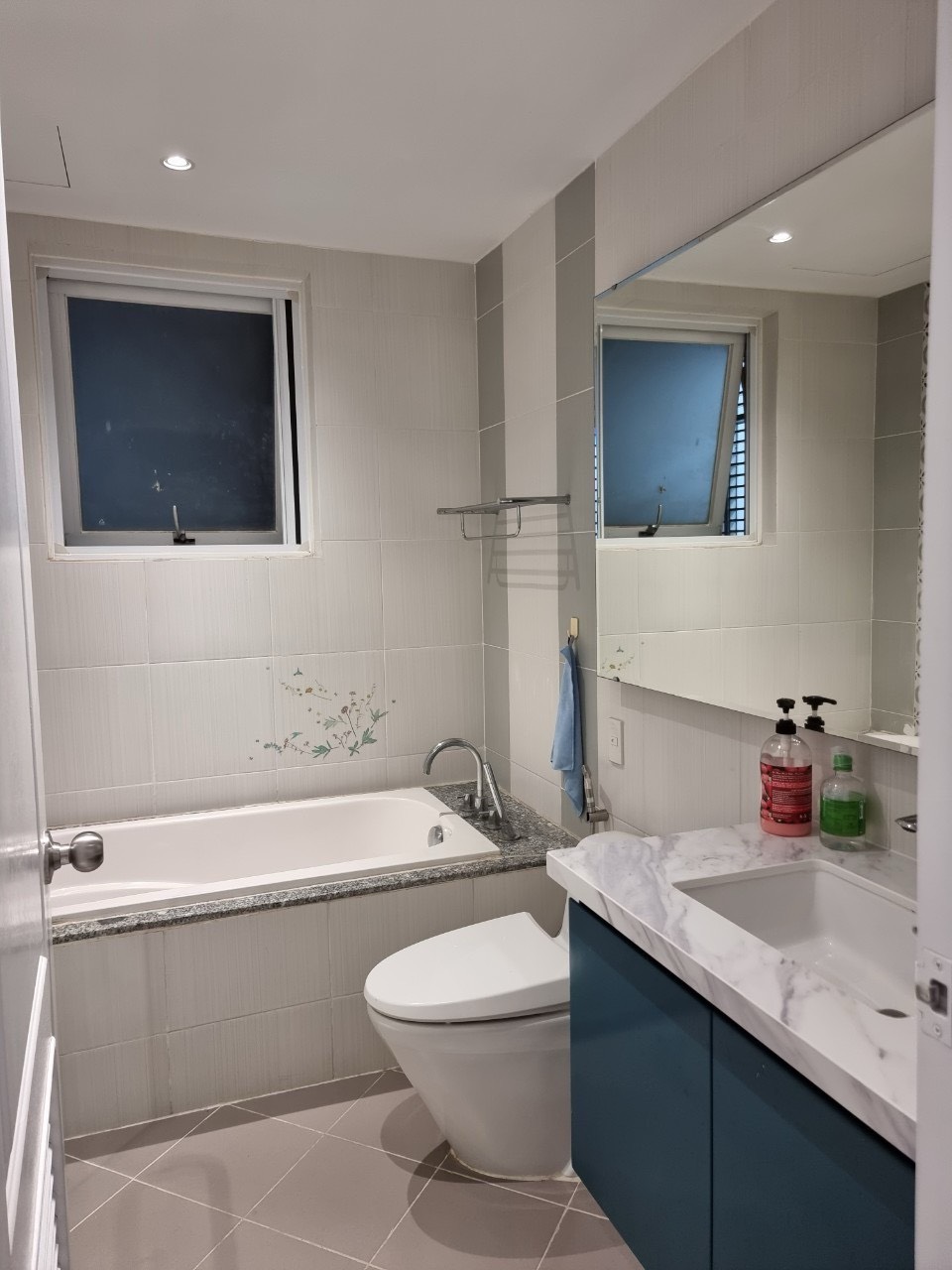 Riverside Residence Phu My Hung apartment for rent, District 7 has 3 bedrooms 4