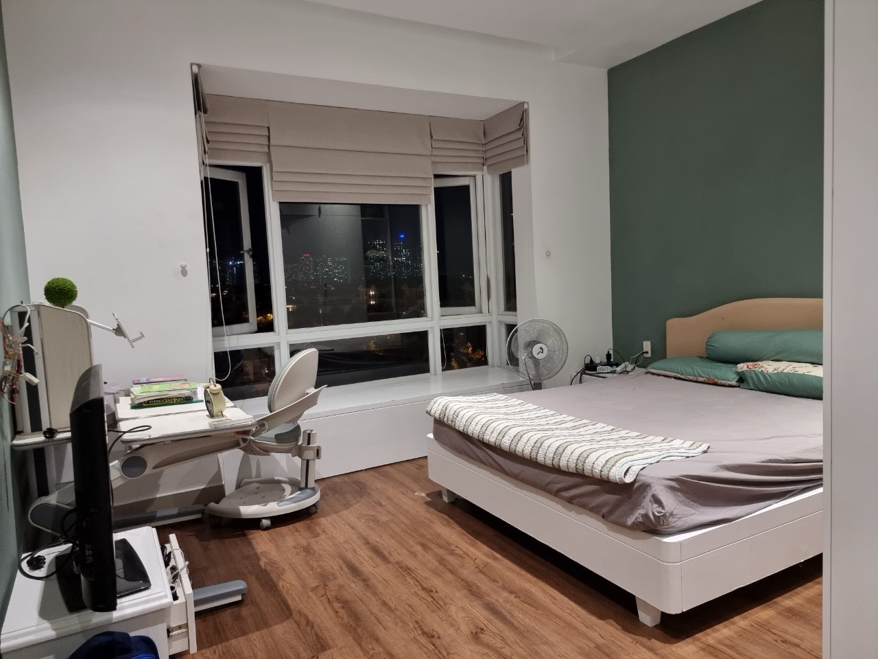 Riverside Residence Phu My Hung apartment for rent, District 7 has 3 bedrooms 2