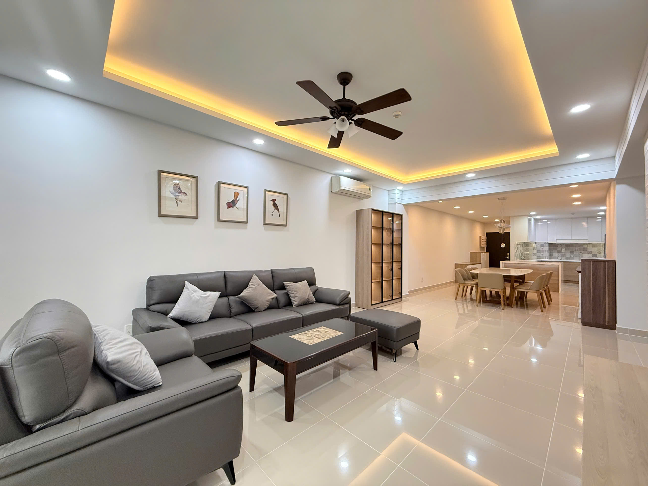 Bán hoặc cho thuê căn hộ Riverside Residence Phú Mỹ Hưng thiết kế 3 phòng ngủ view sông – 146m2