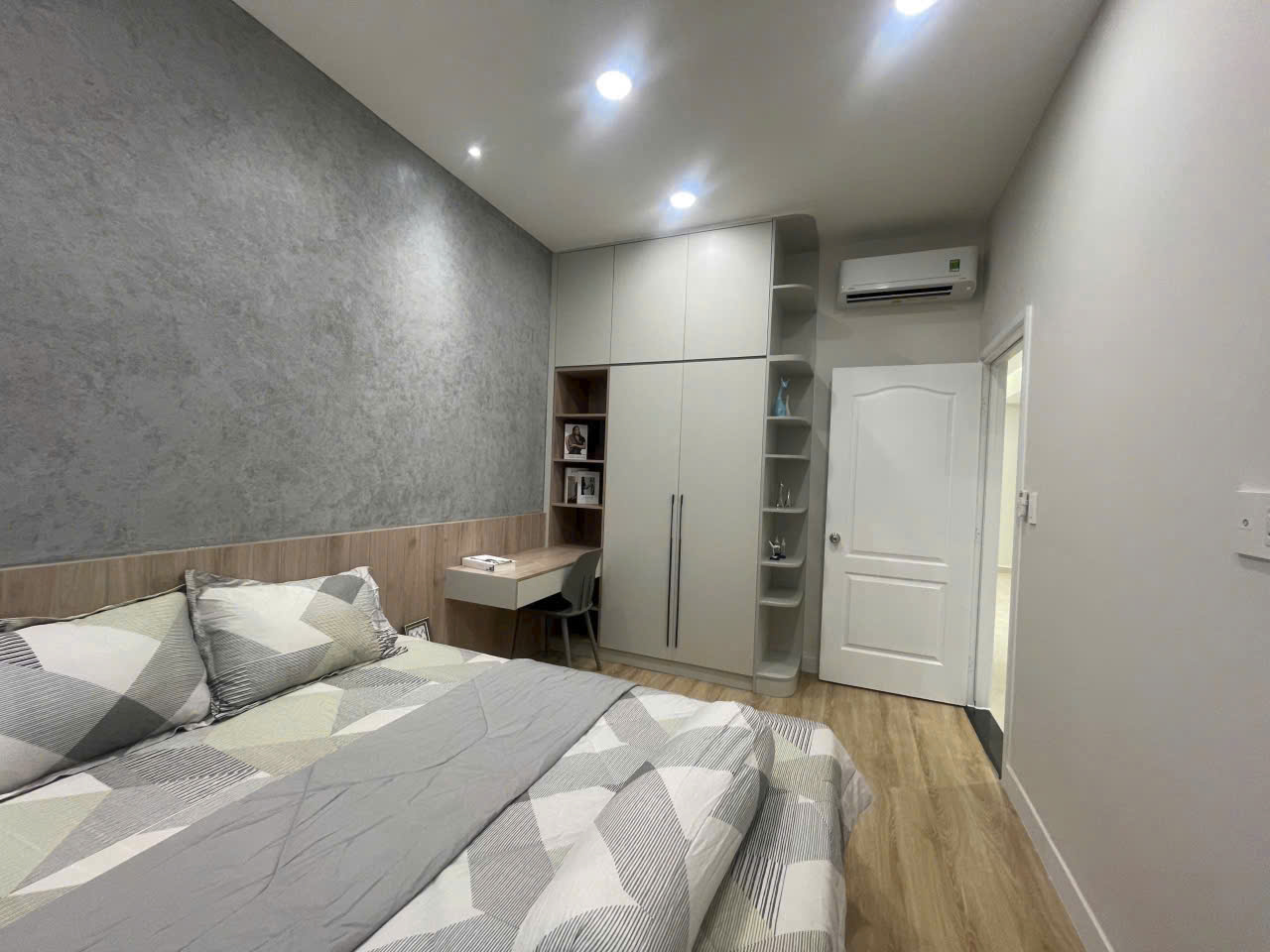 Riverside Residence Phu My Hung apartment for rent, District 7 with 3 bedrooms, 2 balconies 2