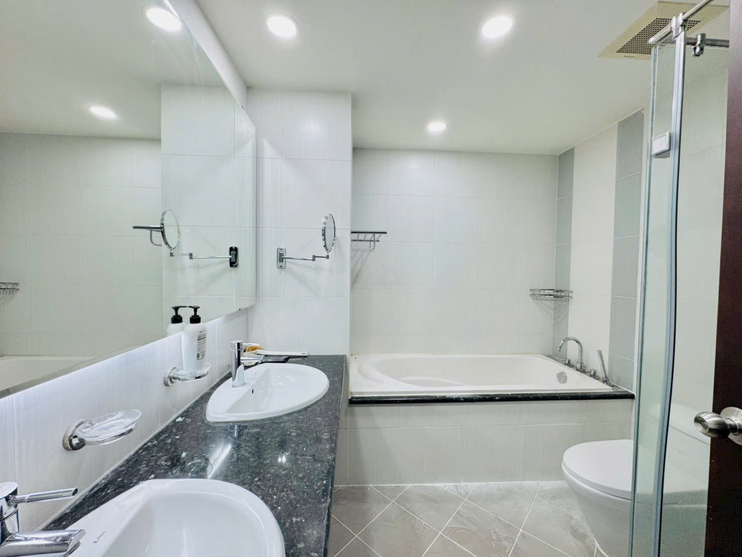 Bán hoặc cho thuê căn hộ Riverside Residence Phú Mỹ Hưng, Quận 7 có 4 phòng ngủ, view sông - 192m2 6