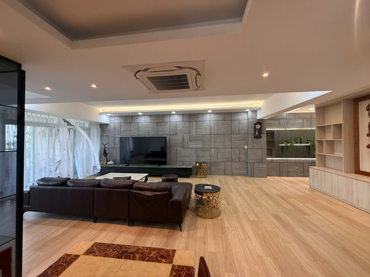 Selling or renting Riverside Residence Phu My Hung apartment with 2 bedrooms river view – 236m2