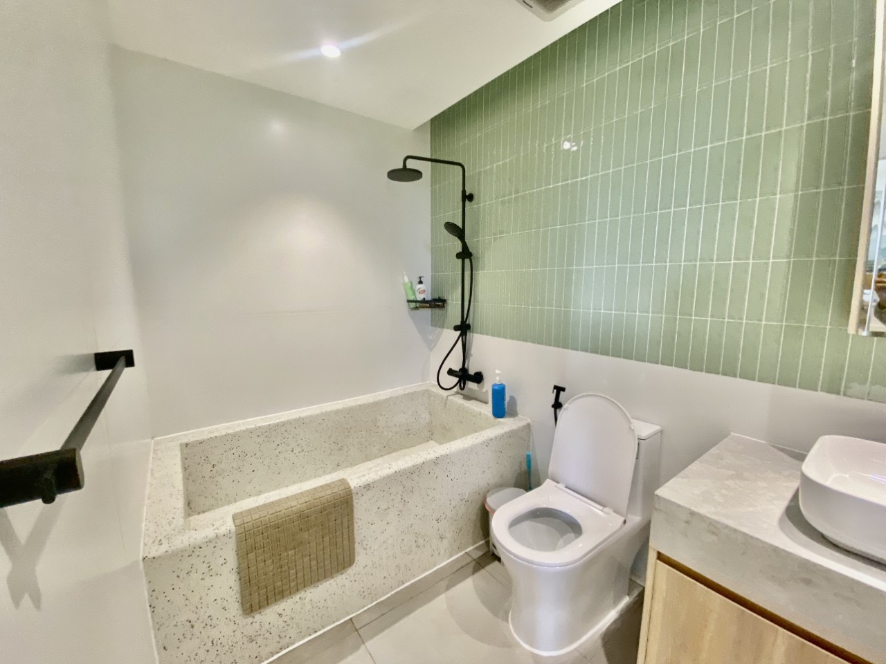 Bán căn hộ Riverside Residence Phú Mỹ Hưng, Quận 7 có 4 phòng ngủ, sân vườn rộng 8