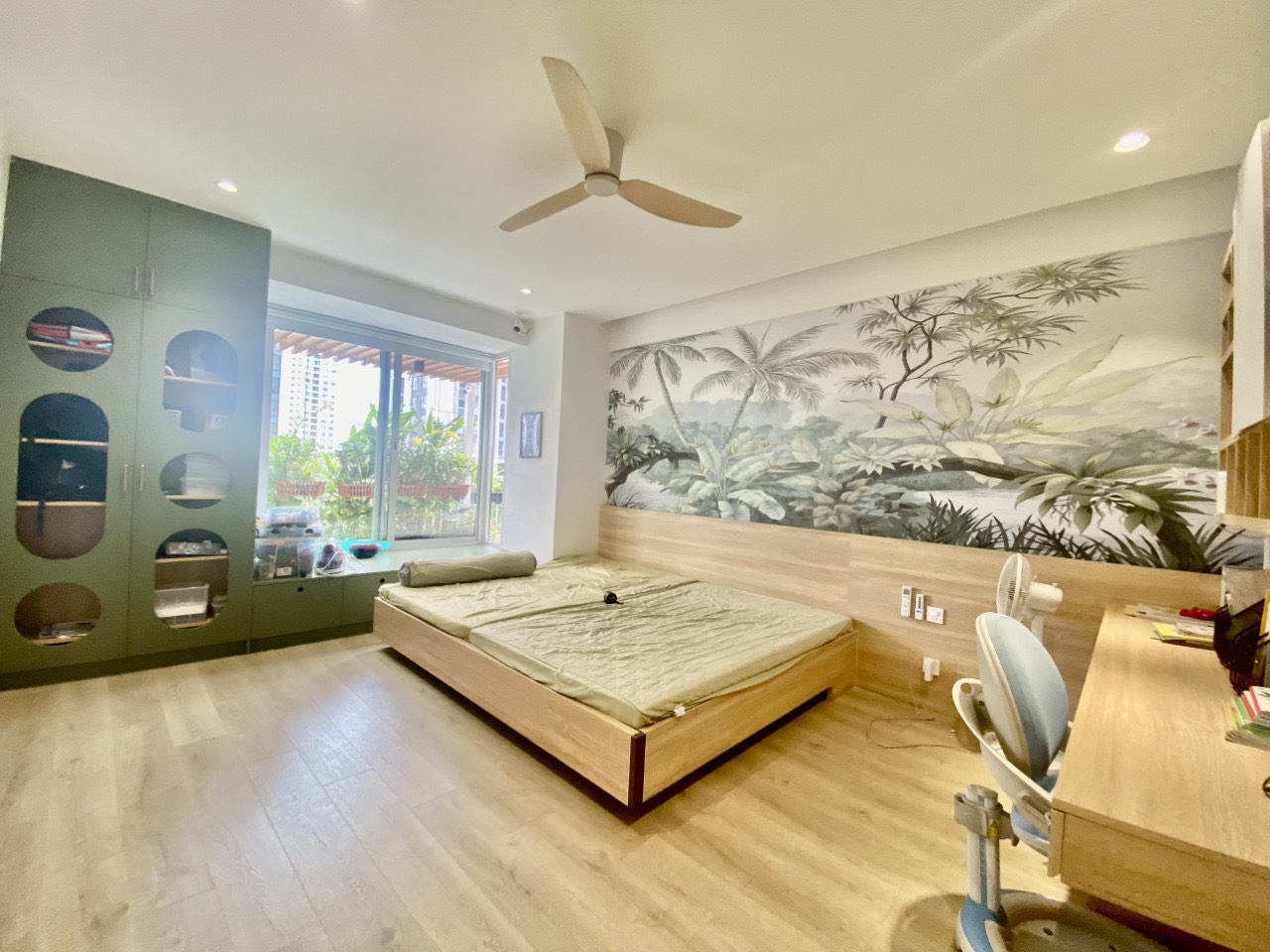 Bán căn hộ Riverside Residence Phú Mỹ Hưng, Quận 7 có 4 phòng ngủ, sân vườn rộng 5