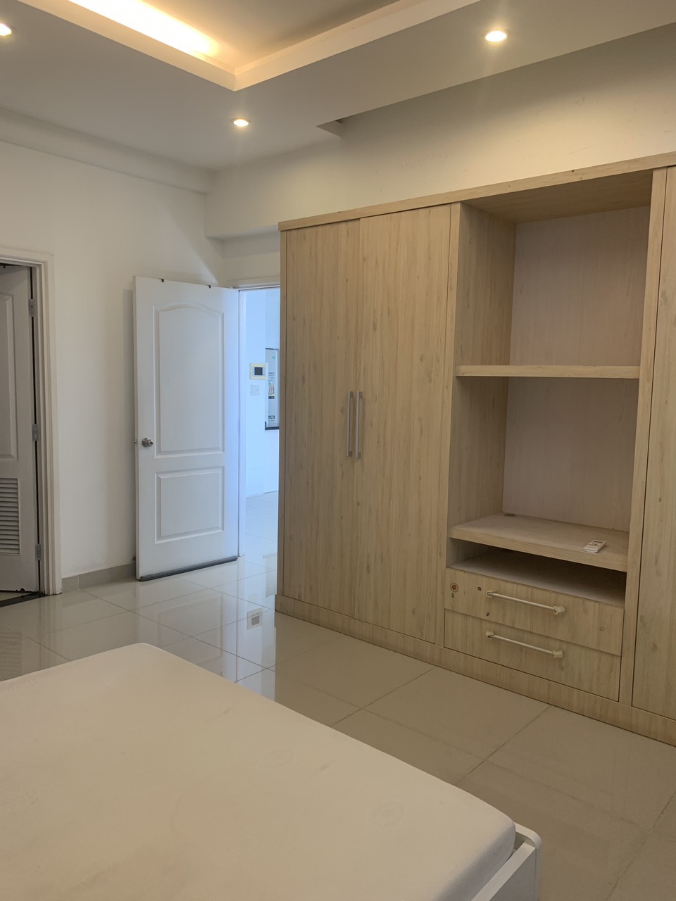 Cho thuê căn hộ Riverside Residence Phú Mỹ Hưng, Quận 7 có 2 phòng ngủ, view sông 1