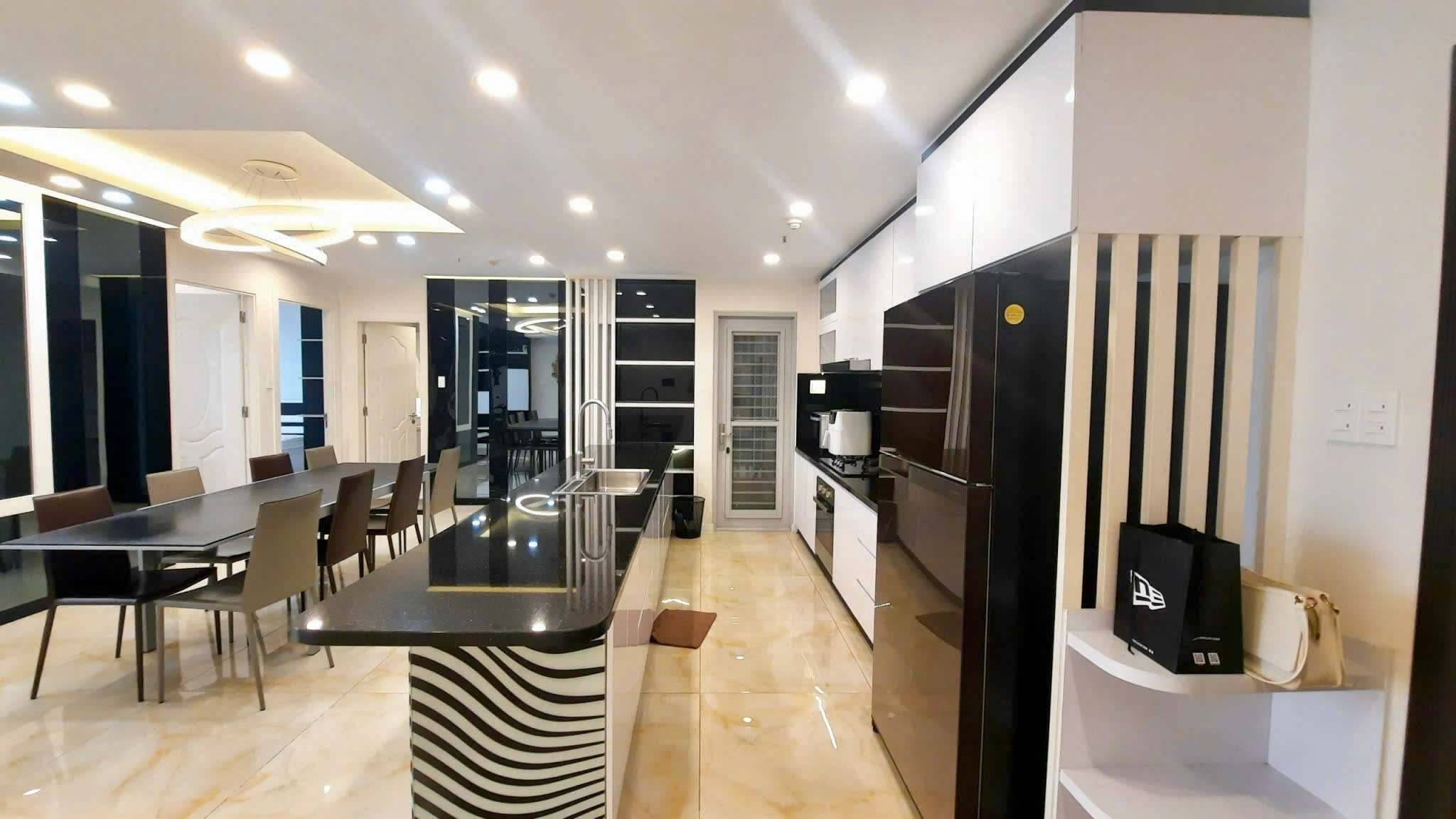 Cho thuê căn hộ Scenic Valley Phú Mỹ Hưng, Quận 7 có 3 phòng ngủ, view sông, sân golf – 133m2 9