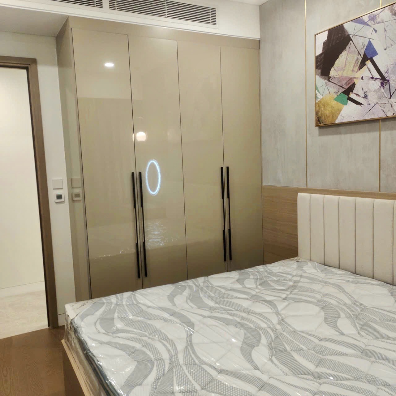The River Thu Thiem apartment for rent, District 2, has 3 bedrooms, river view and Landmark 81 9