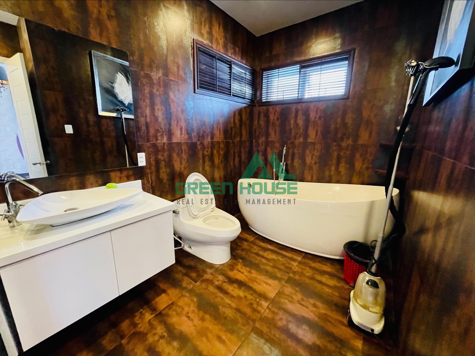 Cho Thuê Biệt Thự Có Hồ Bơi Phú Mỹ Hưng Giá Tốt 4