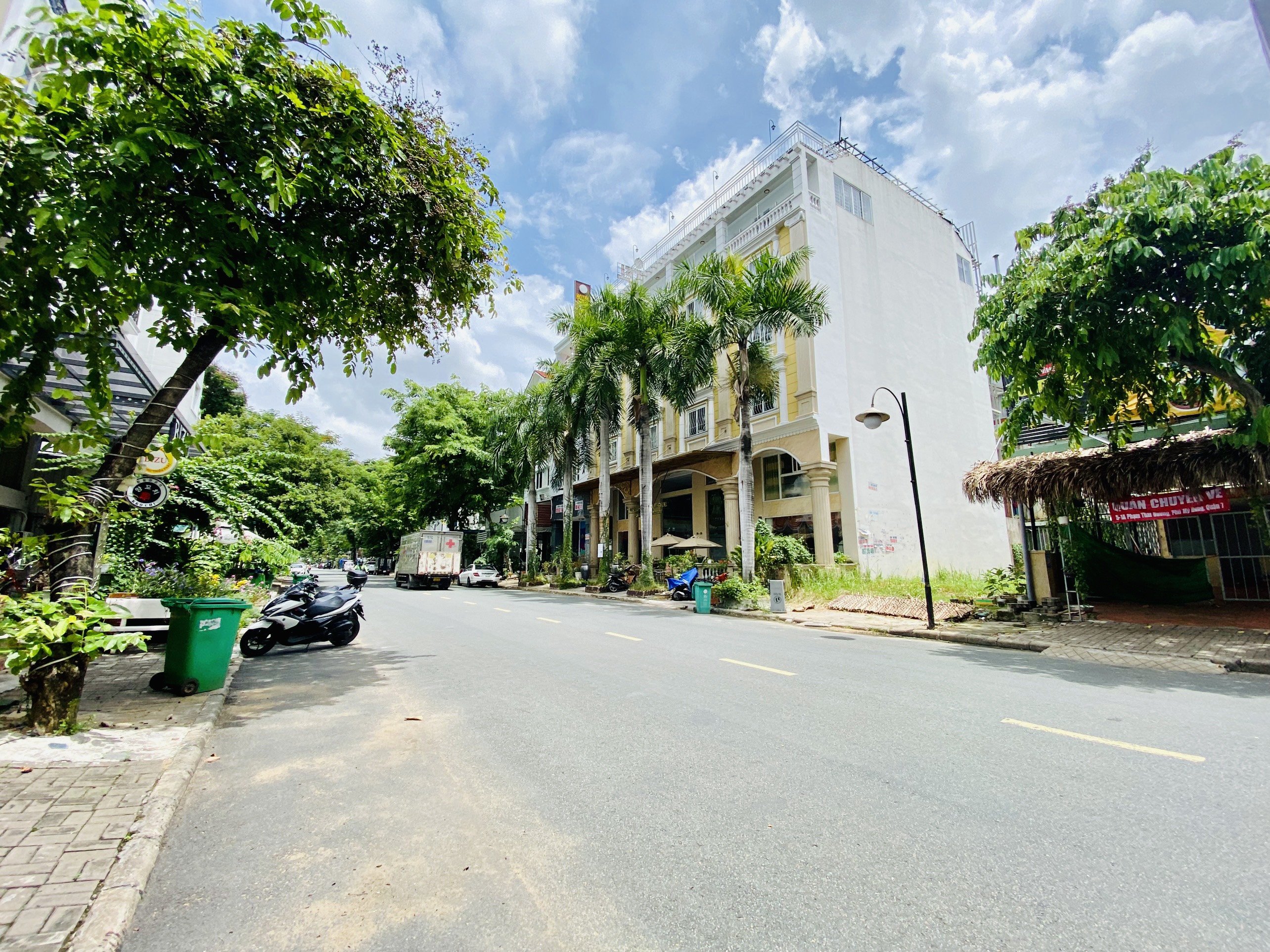 Nhà Phố Hưng Gia Hưng Phước Phú Mỹ Hưng Cho Thuê Giá : 1800usd 2