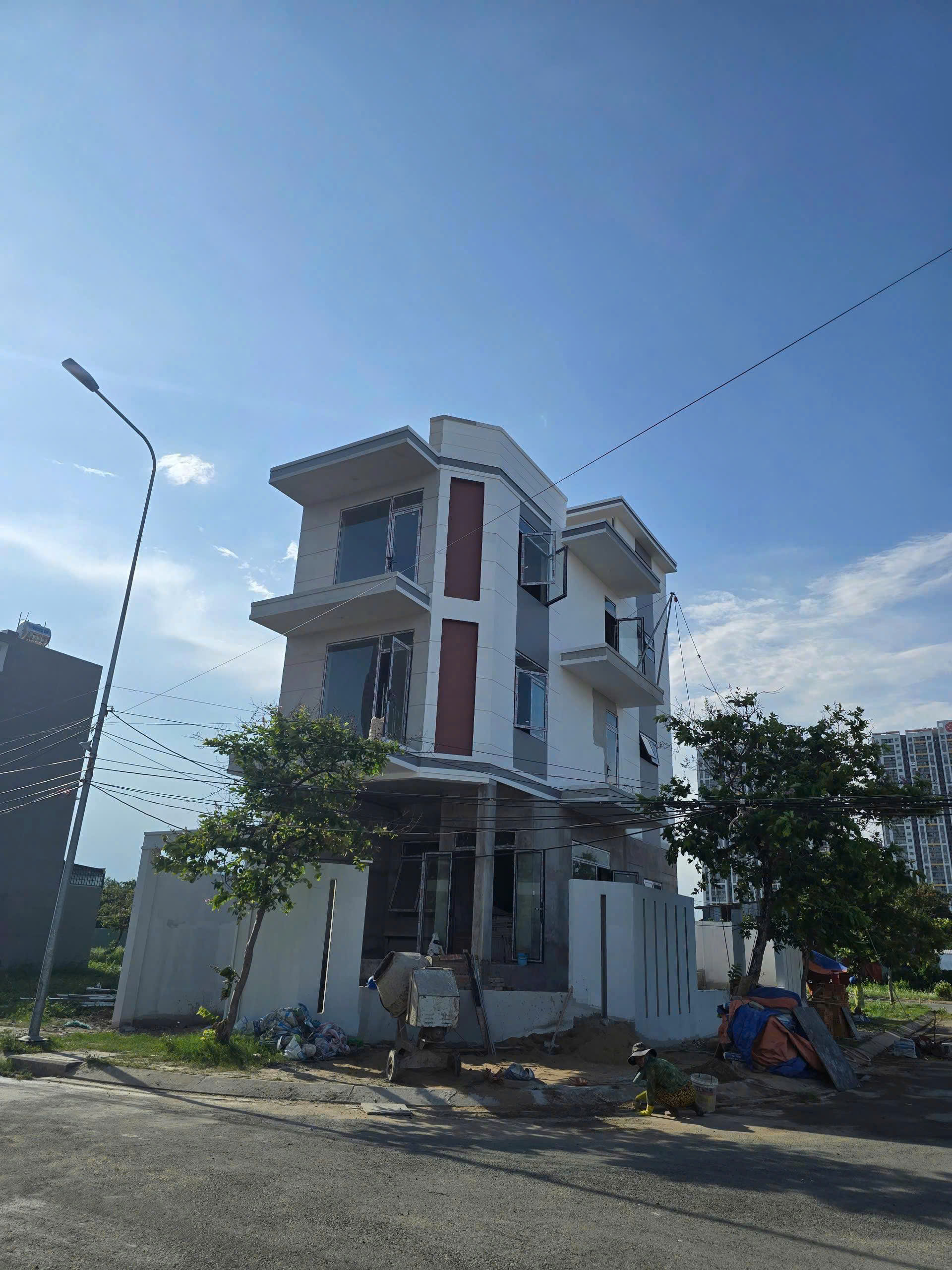 Bán đất mặt tiền Đào Trí KDC Lotus Residence, Quận 7 được xây hầm + trệt + 2 lầu + sân thượng – 93.5