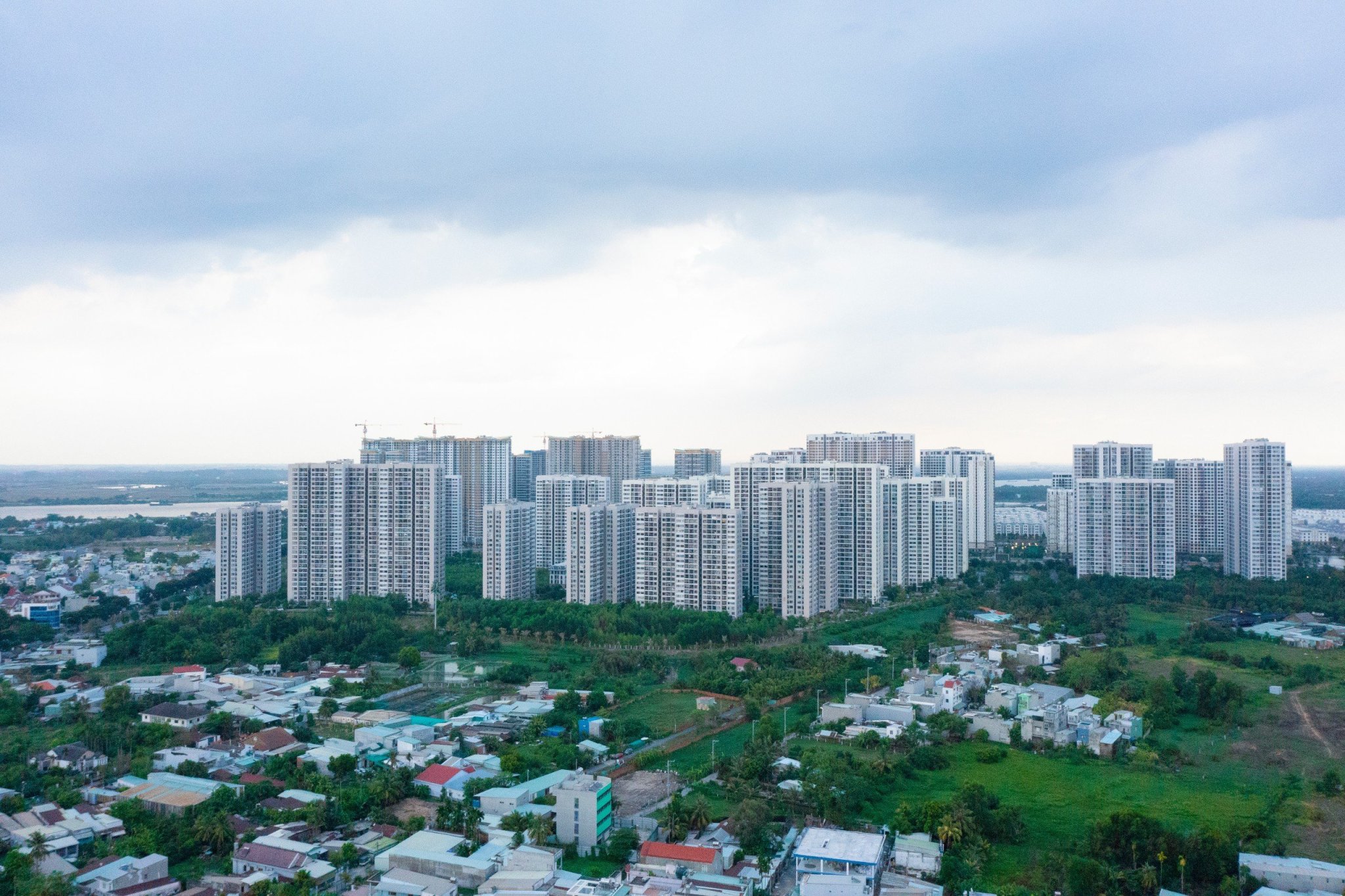 Bán đất mặt tiền Nguyễn Xiển, Phường Long Thạnh Mỹ, Tp. Thủ Đức mặt tiền rộng 14m, sổ hồng 5