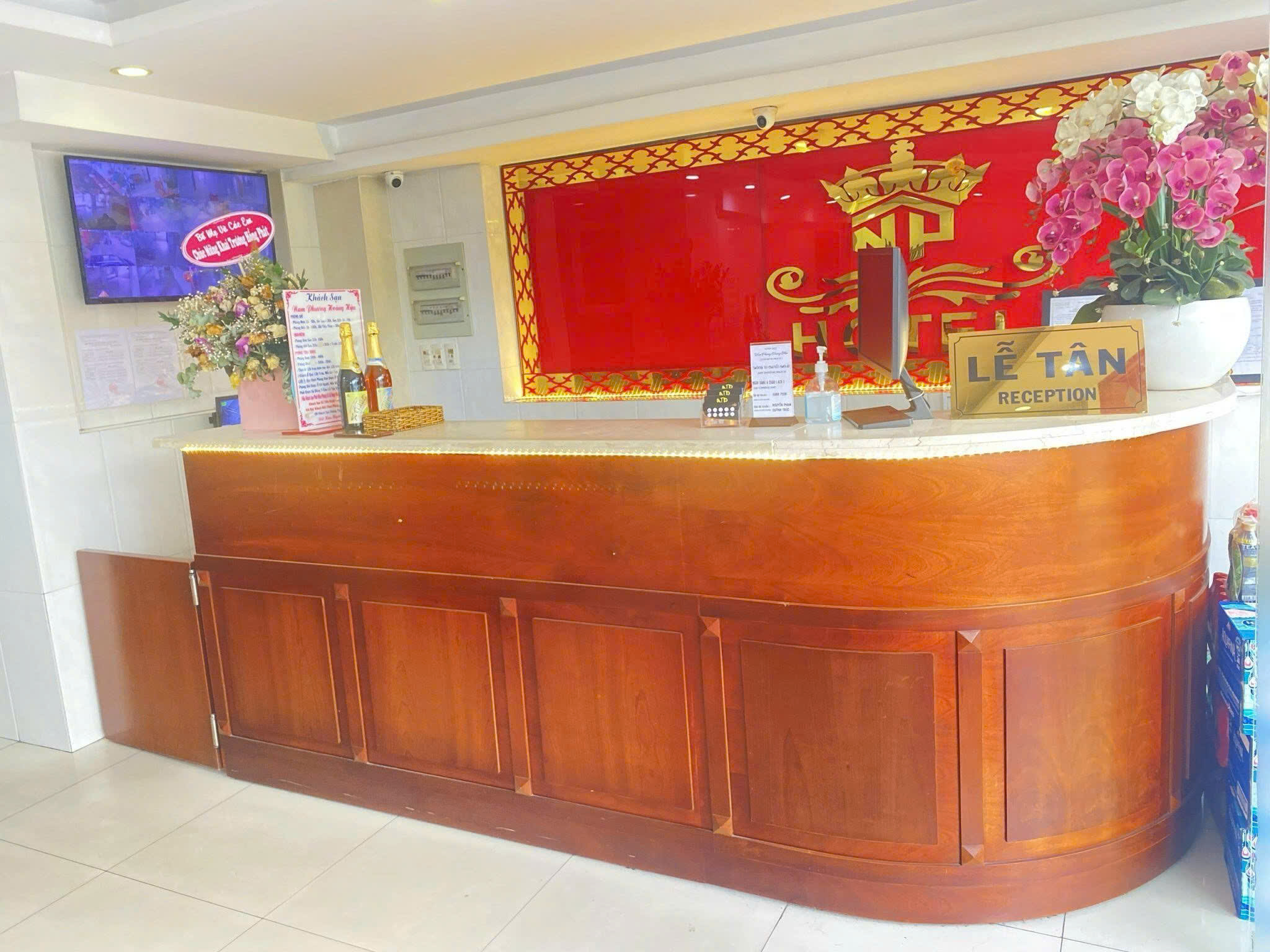 Bán hoặc cho thuê khách sạn Nam Phương Hoàng Hậu, KDC Trung Sơn, Bình Chánh có 2 mặt tiền 53 phòng 12