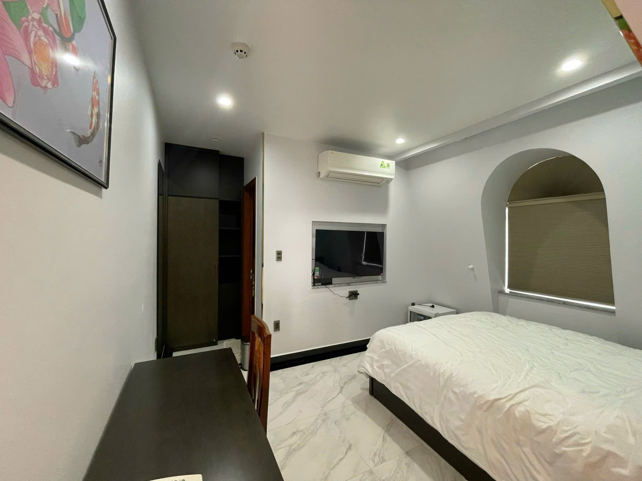 Cho thuê khách sạn Hưng Phước 3, Phú Mỹ Hưng, Quận 7 xây 7 tầng có 16 phòng, thang máy, kế công viên 8