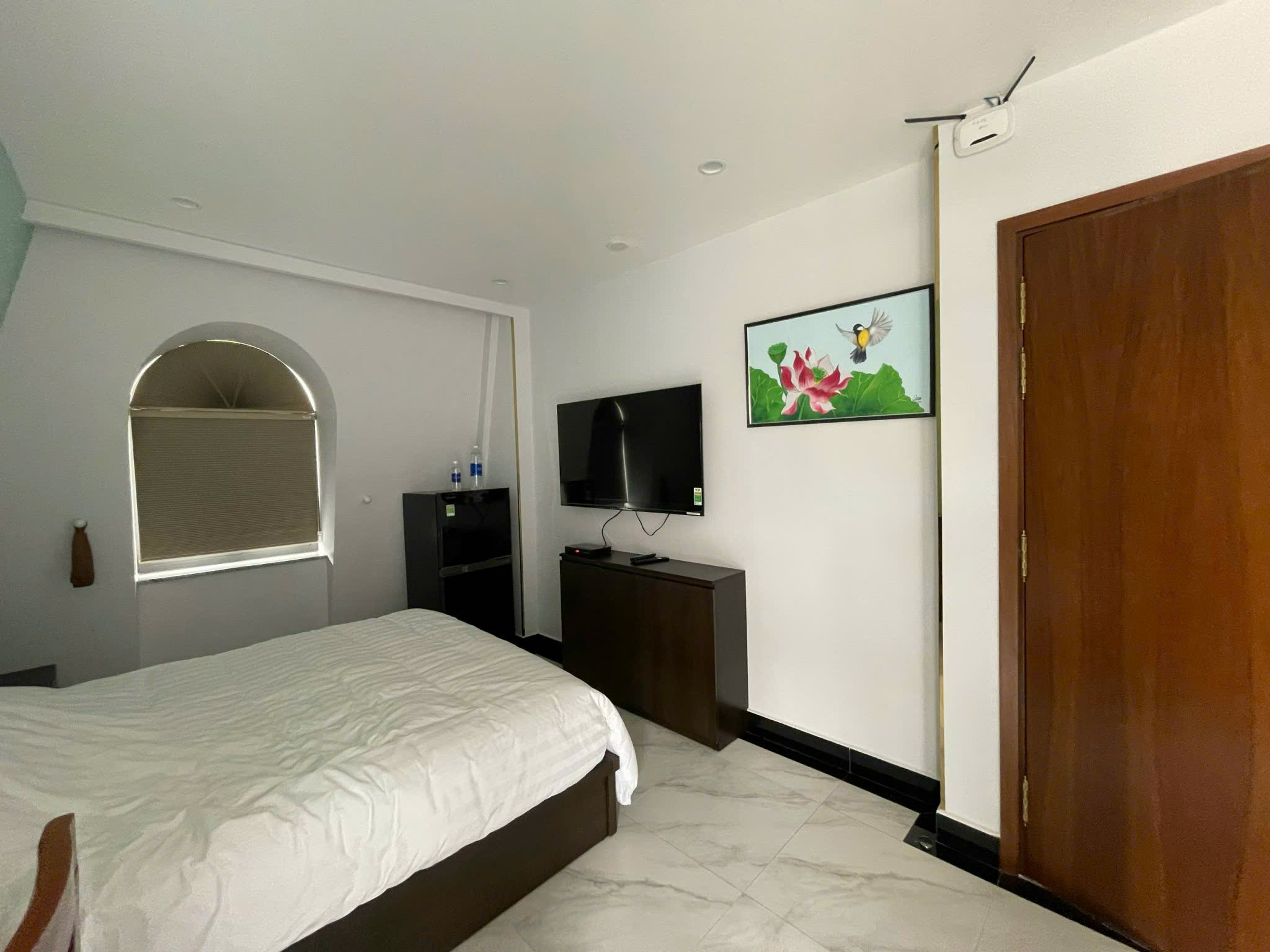 Cho thuê khách sạn Hưng Phước 3, Phú Mỹ Hưng, Quận 7 xây 7 tầng có 16 phòng, thang máy, kế công viên 7