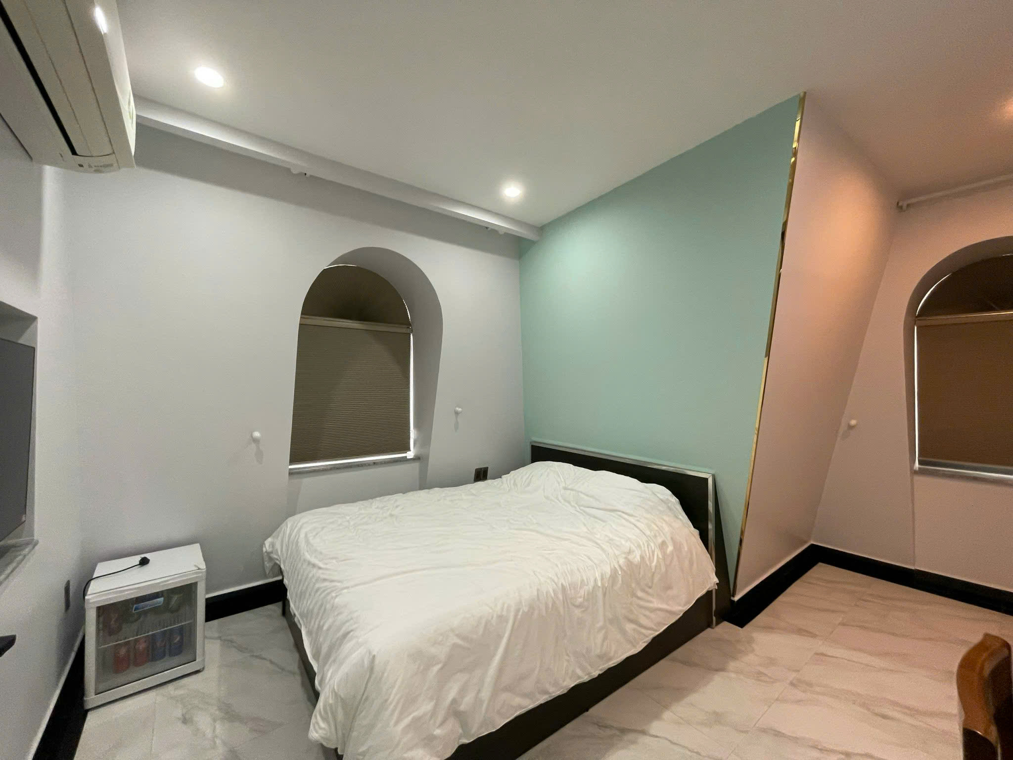 Cho thuê khách sạn Hưng Phước 3, Phú Mỹ Hưng, Quận 7 xây 7 tầng có 16 phòng, thang máy, kế công viên 6