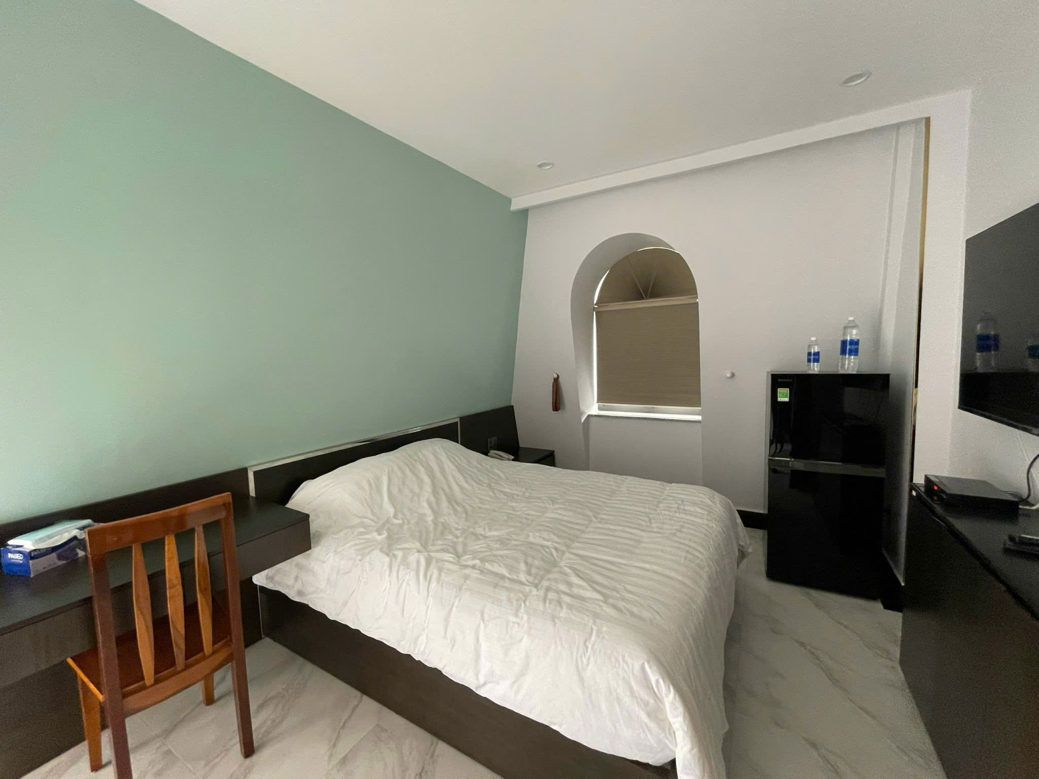 Cho thuê khách sạn Hưng Phước 3, Phú Mỹ Hưng, Quận 7 xây 7 tầng có 16 phòng, thang máy, kế công viên 5