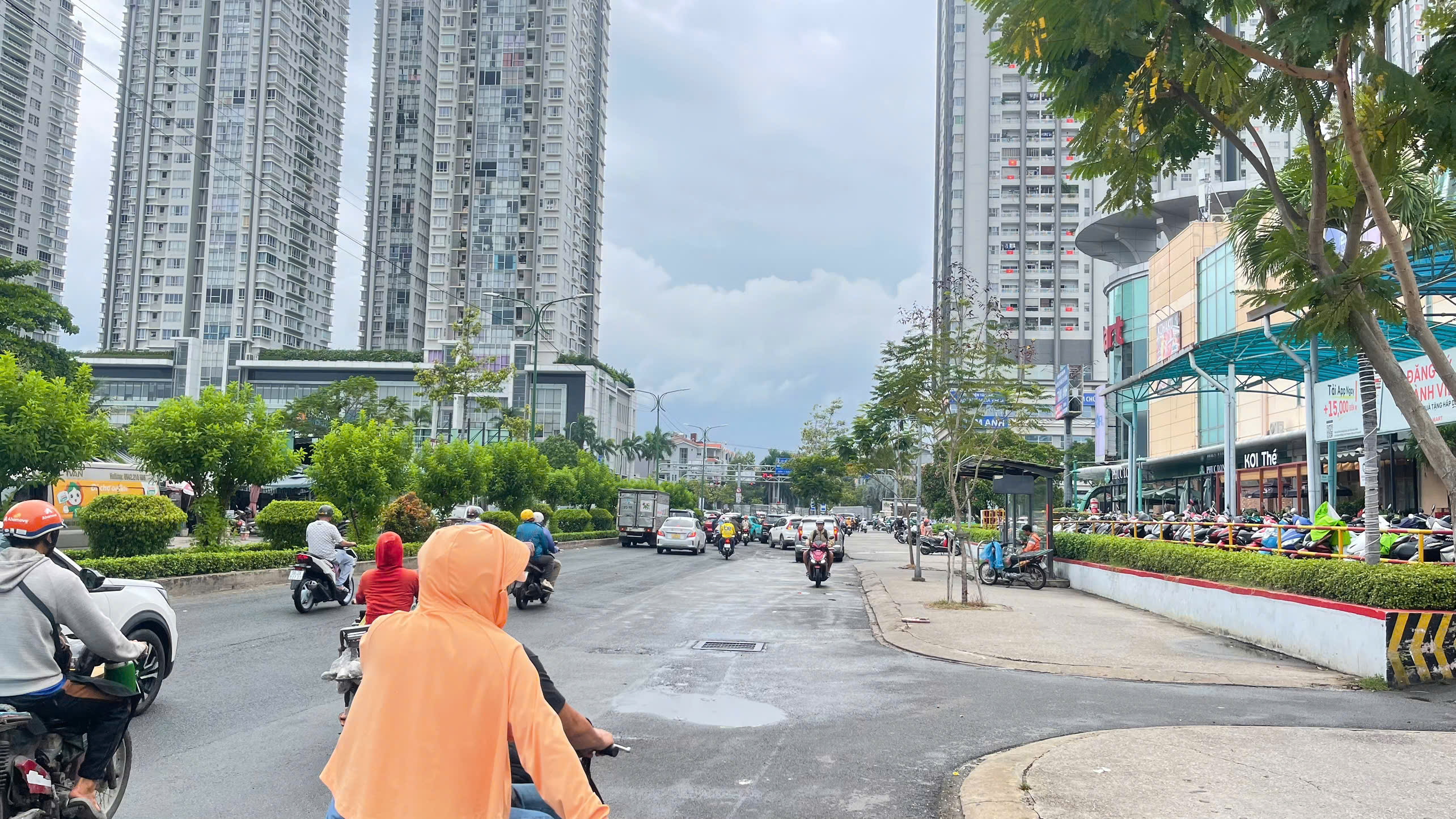 Cho thuê mặt bằng 169 Nguyễn Thị Thập, Quận 7 xây trệt + 1 lầu đối diện siêu thị Lotte – 300m2 3