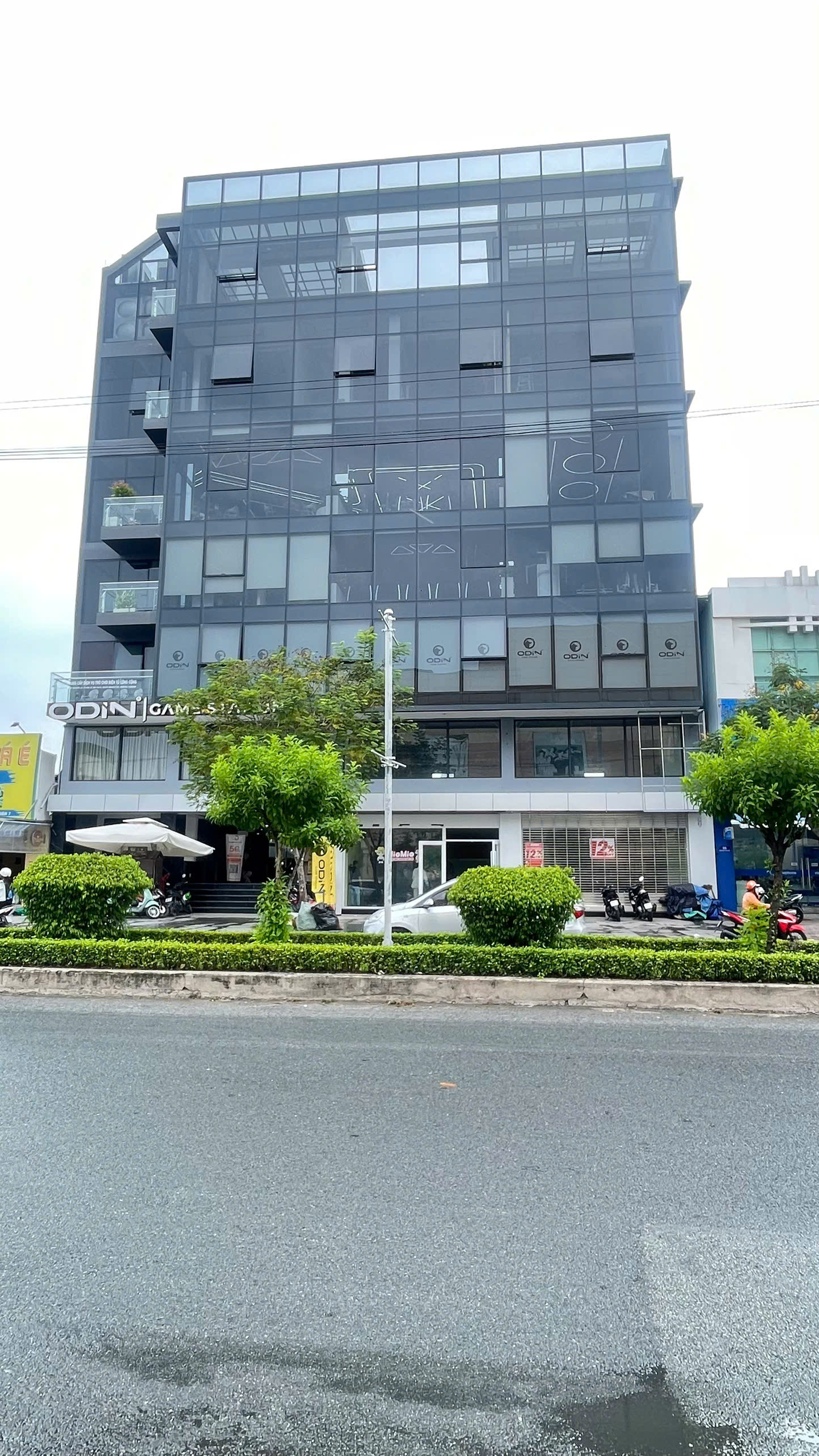 Cho thuê mặt bằng 169 Nguyễn Thị Thập, Quận 7 xây trệt + 1 lầu đối diện siêu thị Lotte – 300m2 1