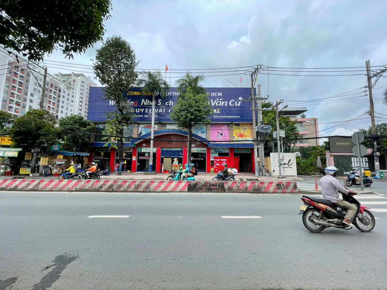 Cho thuê mặt bằng kinh doanh 520 Huỳnh Tấn Phát, Quận 7 xây trệt + 1 lầu vị trí sầm uất - 1500m2
