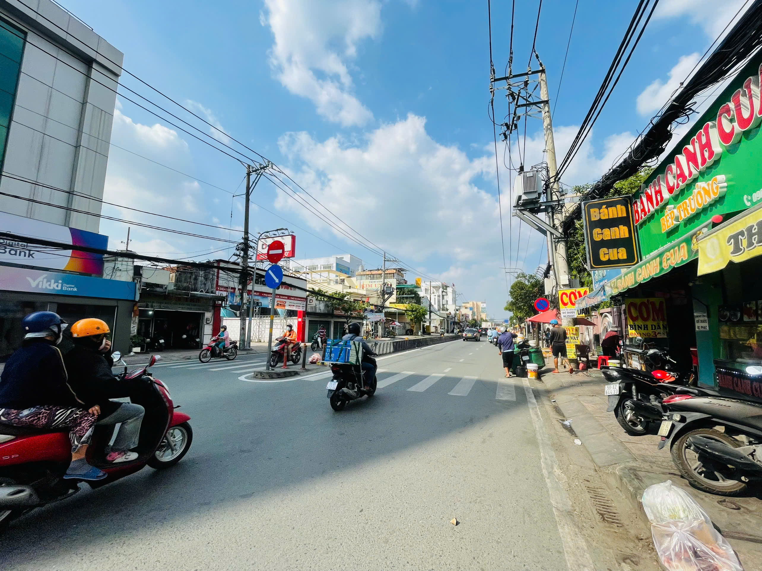 Cho thuê mặt bằng kinh doanh 322 Huỳnh Tấn Phát, Tân Thuận, Quận 7 ngang 14m gần đường Bùi Văn Ba 1