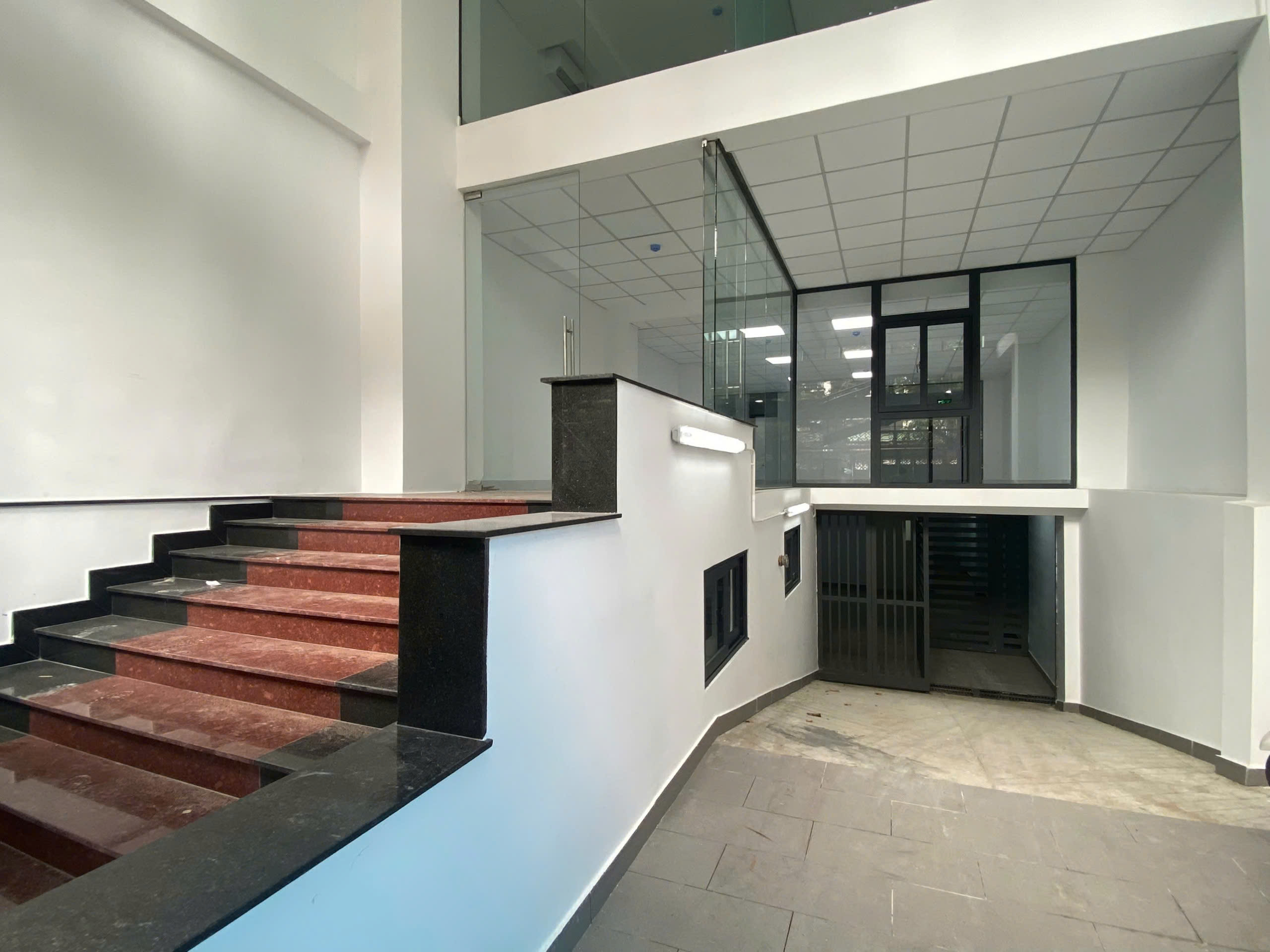 Cho thuê mặt bằng số 15 đường số 1 Lý Phục Man, Phường Bình Thuận, Quận 7 rộng 120m2 4