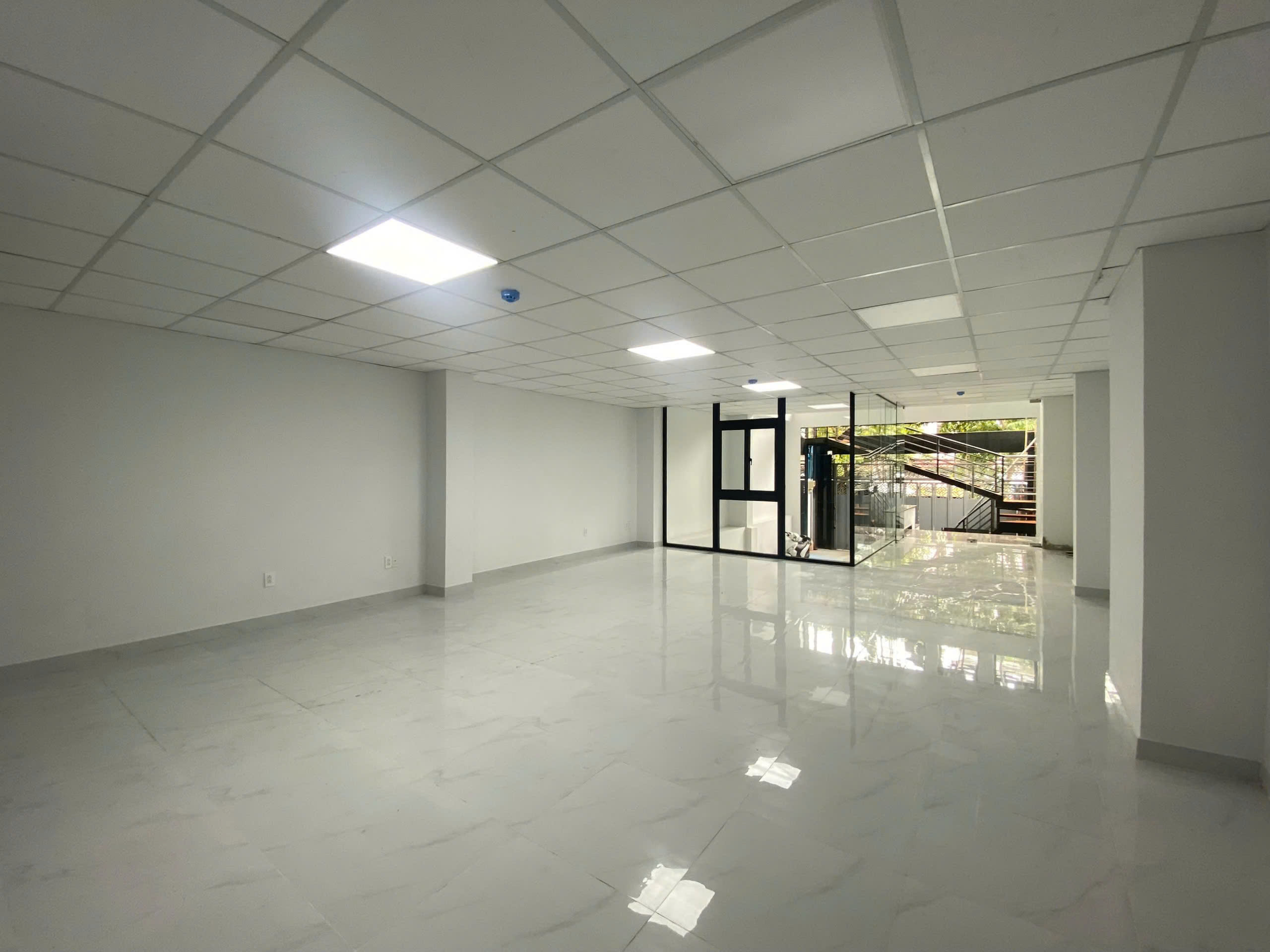 Cho thuê mặt bằng số 15 đường số 1 Lý Phục Man, Phường Bình Thuận, Quận 7 rộng 120m2 2